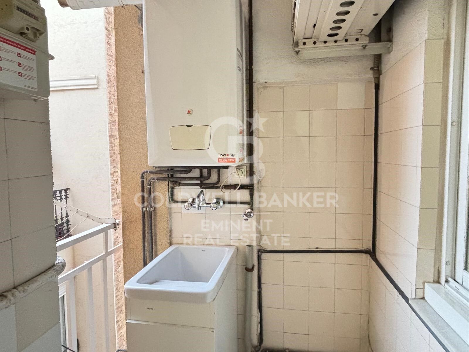 Bright exterior apartment with parking in the heart of Sarrià, next to FGC
