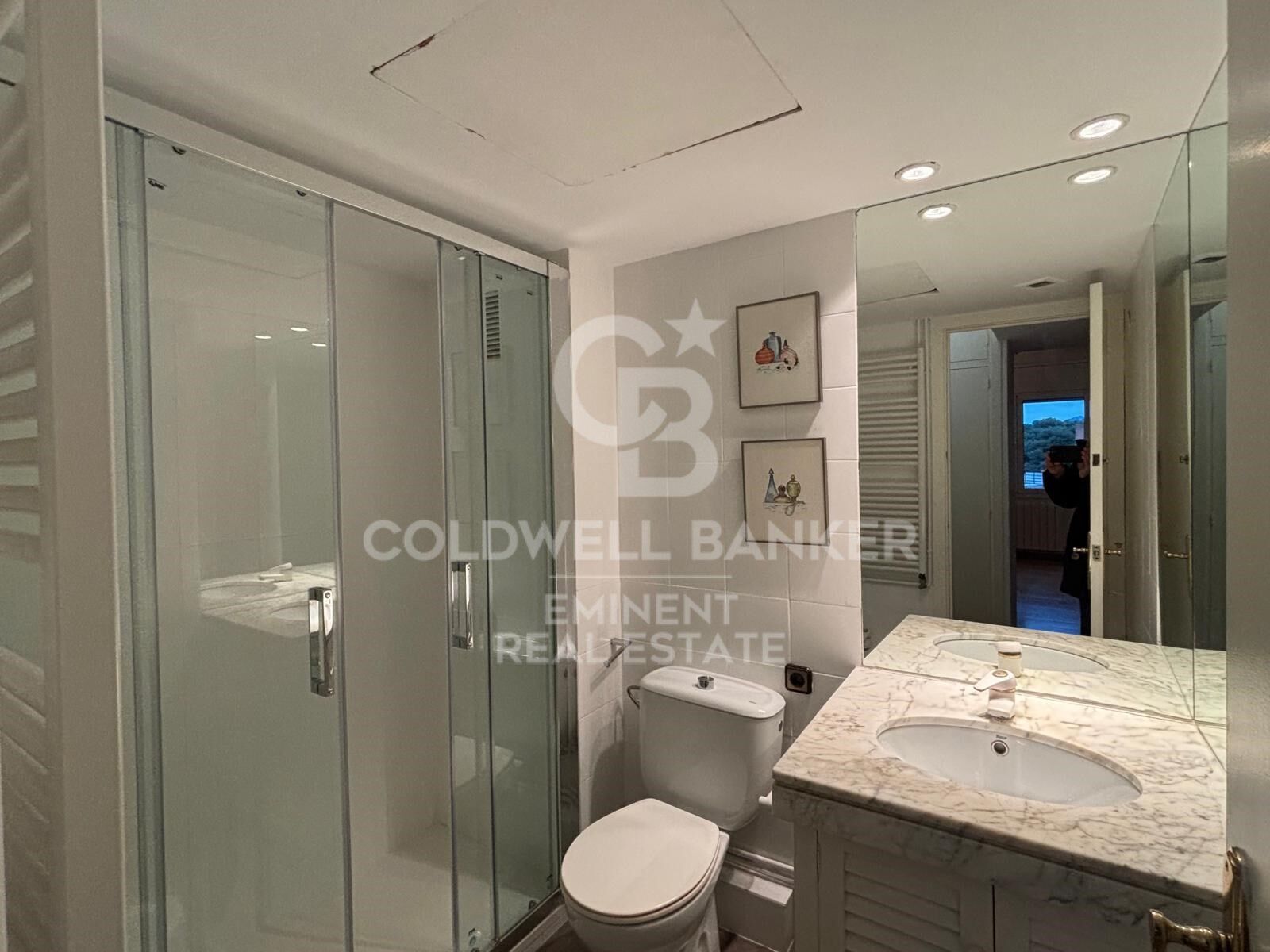 Bright exterior apartment with parking in the heart of Sarrià, next to FGC