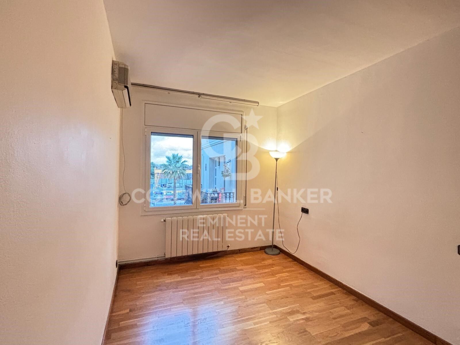 Helle Außenwohnung mit Parkplatz im Herzen von Sarrià, neben den FGC