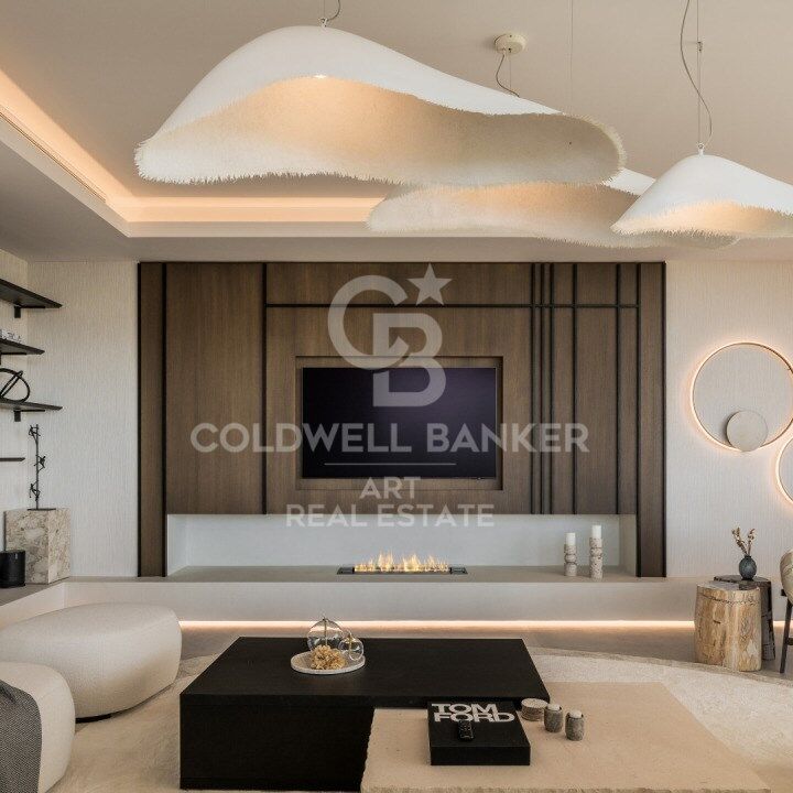 Neu gebaute villa mit infinity-pool und panoramablick auf das meer in Marbella