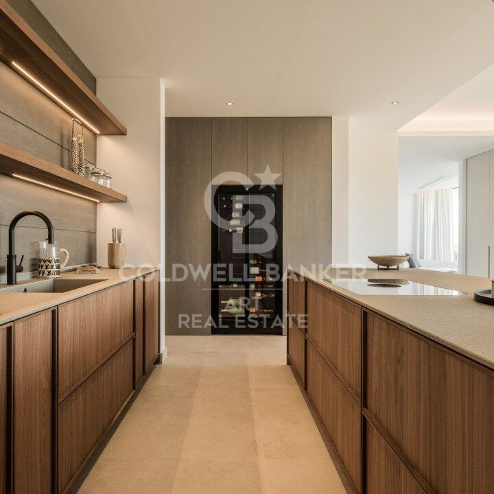 Neu gebaute villa mit infinity-pool und panoramablick auf das meer in Marbella