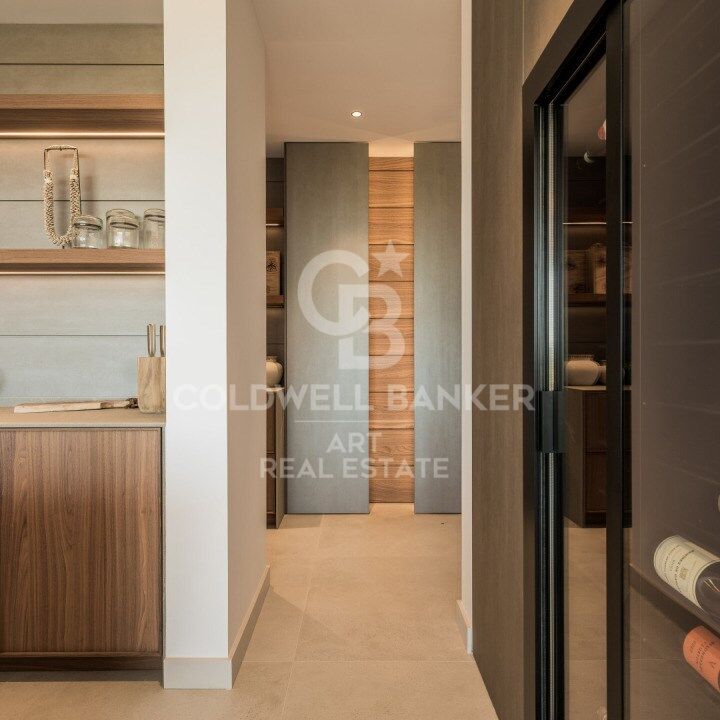 Neu gebaute villa mit infinity-pool und panoramablick auf das meer in Marbella