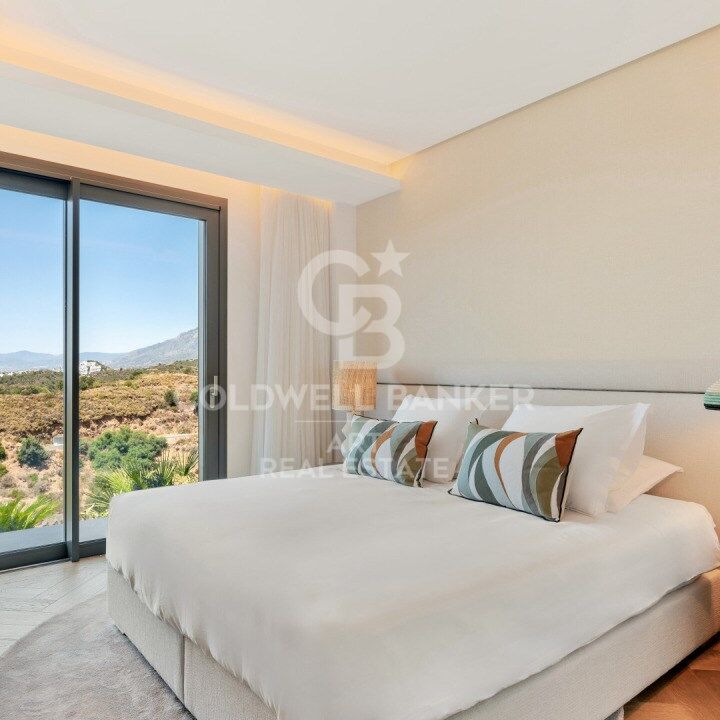 Neu gebaute villa mit infinity-pool und panoramablick auf das meer in Marbella