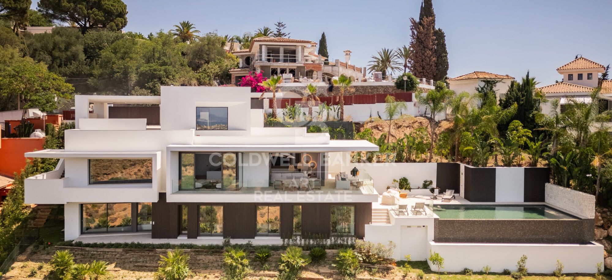 Neu gebaute villa mit infinity-pool und panoramablick auf das meer in Marbella