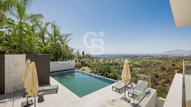Neu gebaute villa mit infinity-pool und panoramablick auf das meer in Marbella