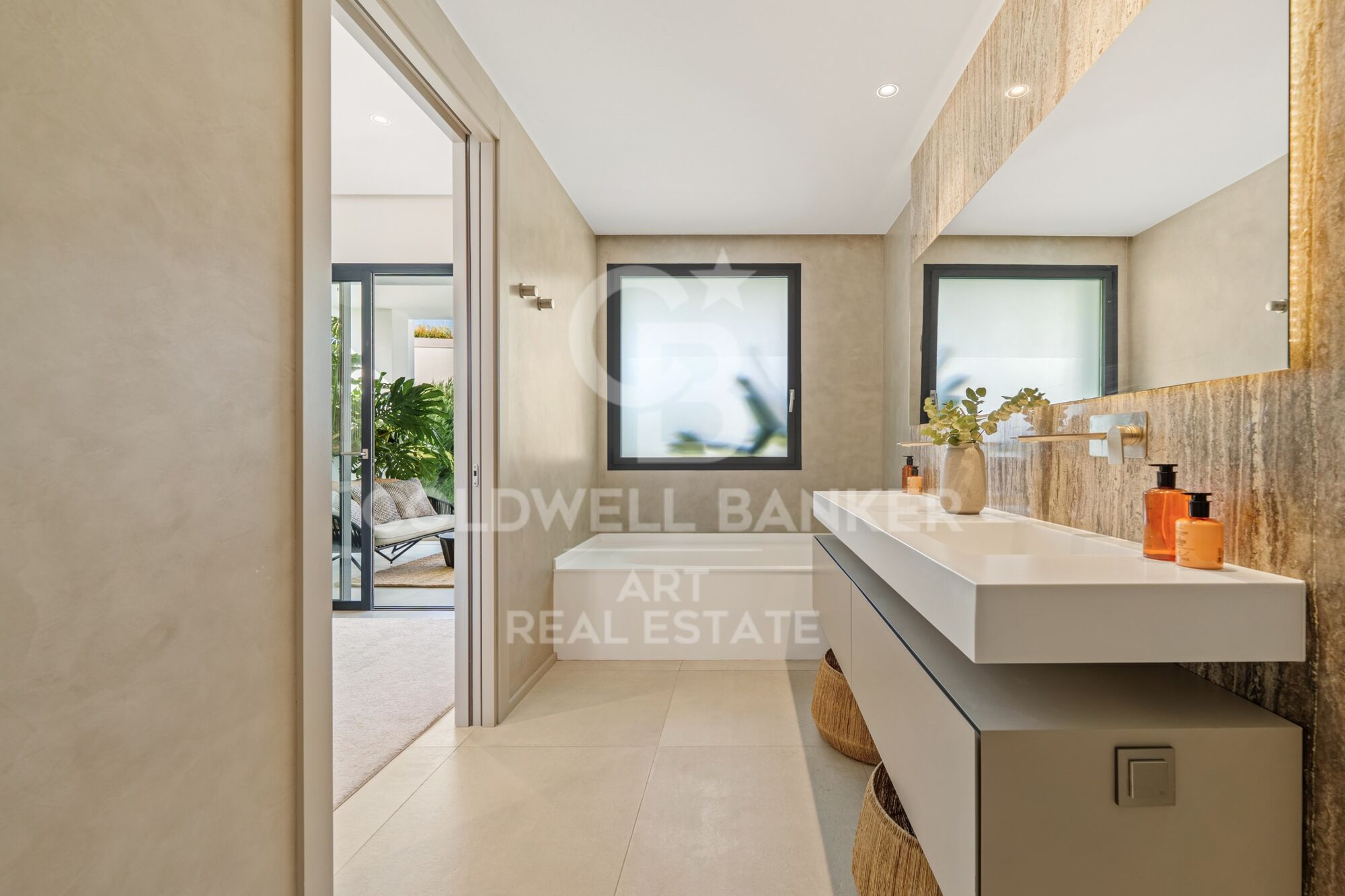 Villa contemporánea de lujo con piscina privada y vistas panorámicas en Nueva Andalucía, Marbella