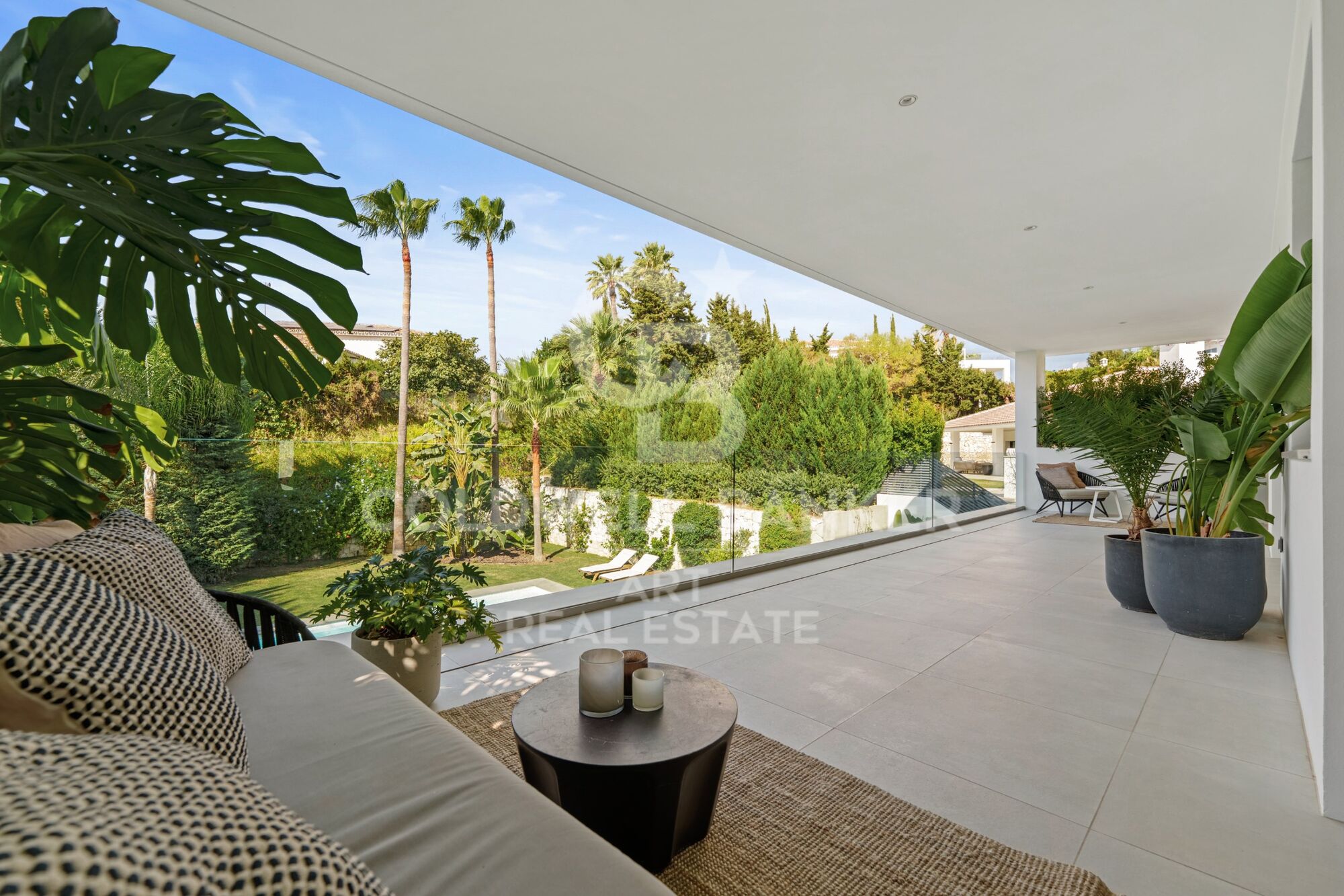 Villa contemporánea de lujo con piscina privada y vistas panorámicas en Nueva Andalucía, Marbella