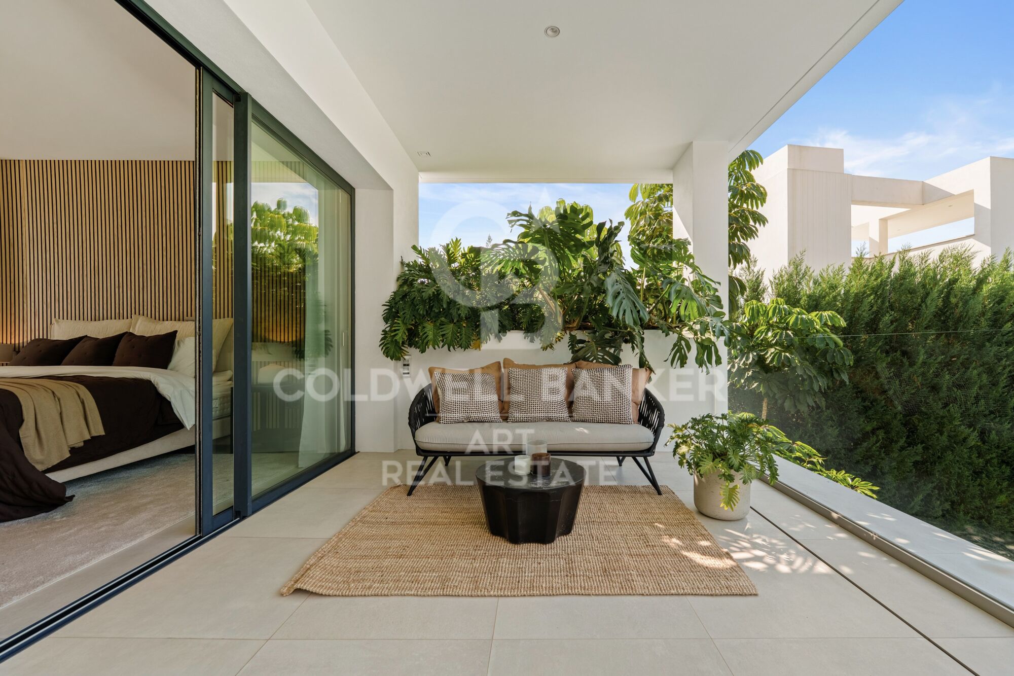 Villa contemporánea de lujo con piscina privada y vistas panorámicas en Nueva Andalucía, Marbella