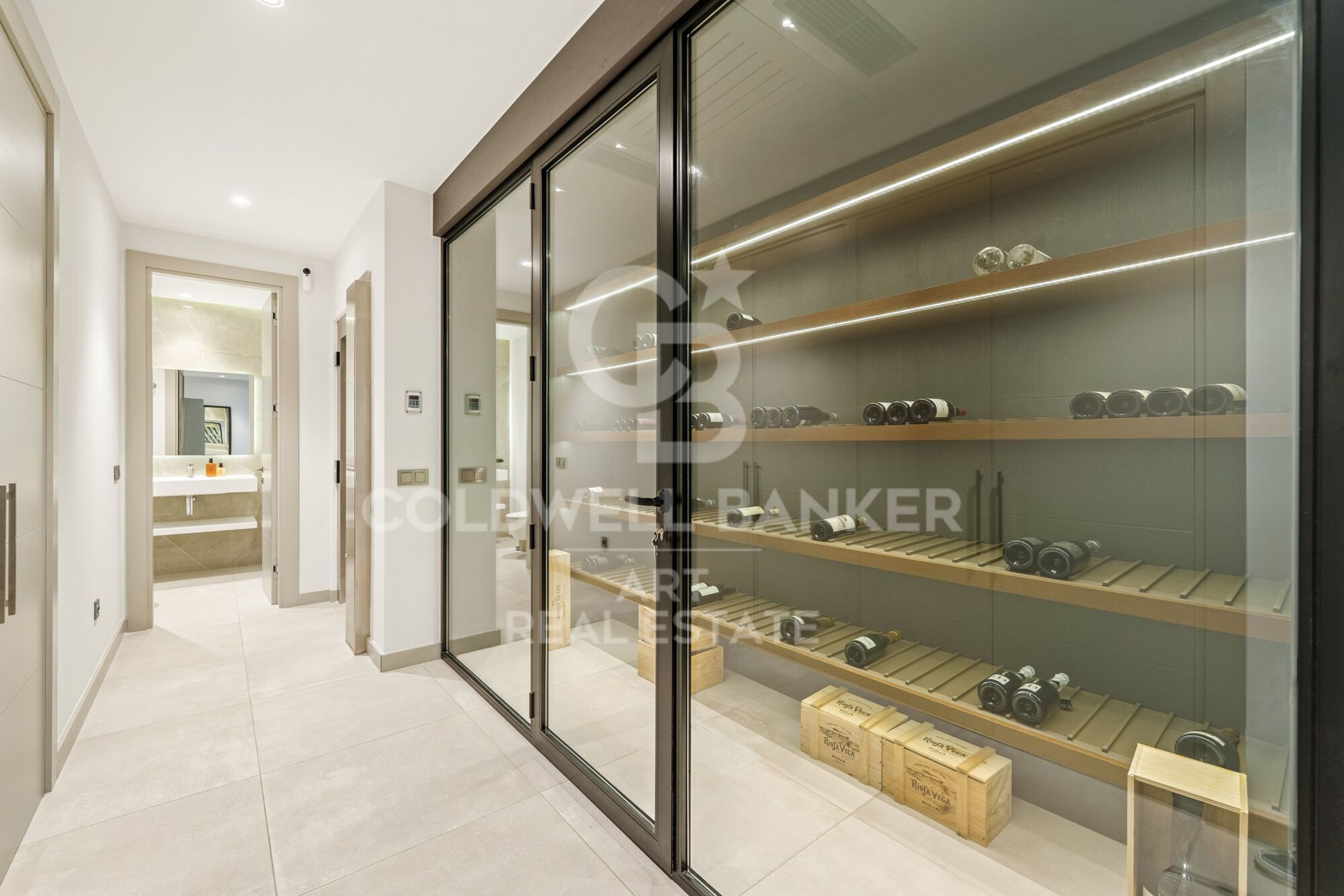 Villa contemporánea de lujo con piscina privada y vistas panorámicas en Nueva Andalucía, Marbella