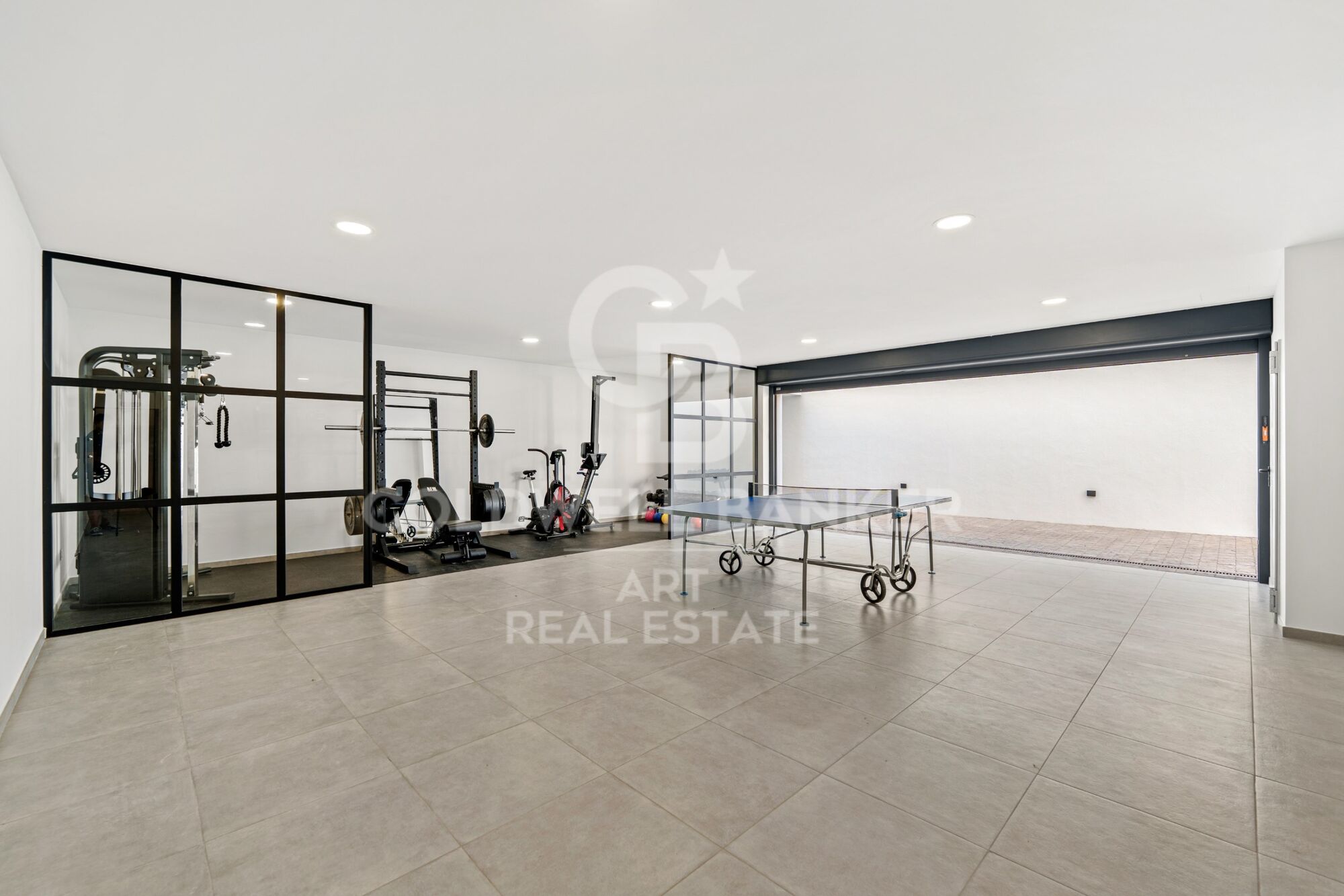 Villa contemporánea de lujo con piscina privada y vistas panorámicas en Nueva Andalucía, Marbella