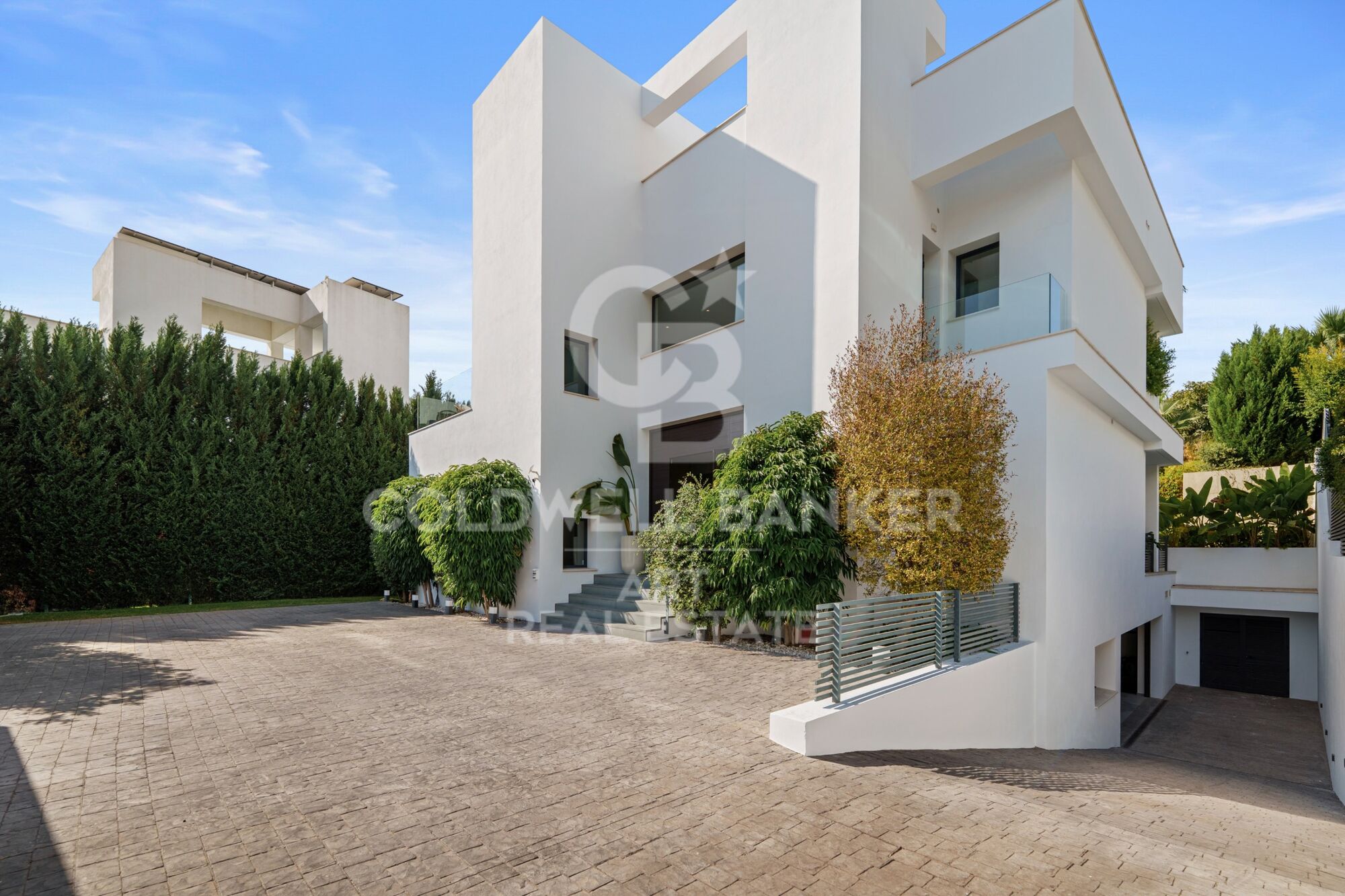 Villa contemporánea de lujo con piscina privada y vistas panorámicas en Nueva Andalucía, Marbella