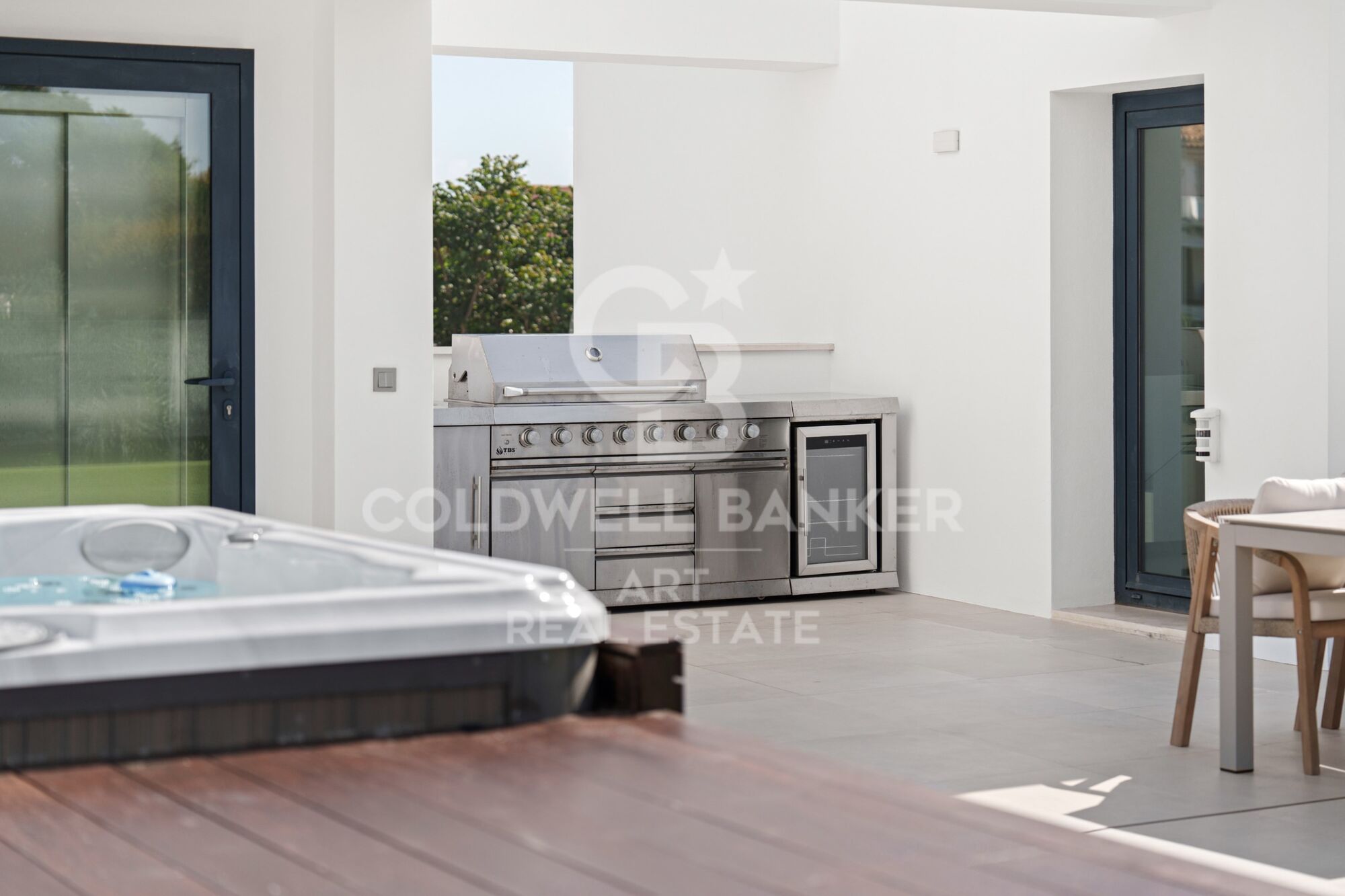 Villa contemporánea de lujo con piscina privada y vistas panorámicas en Nueva Andalucía, Marbella