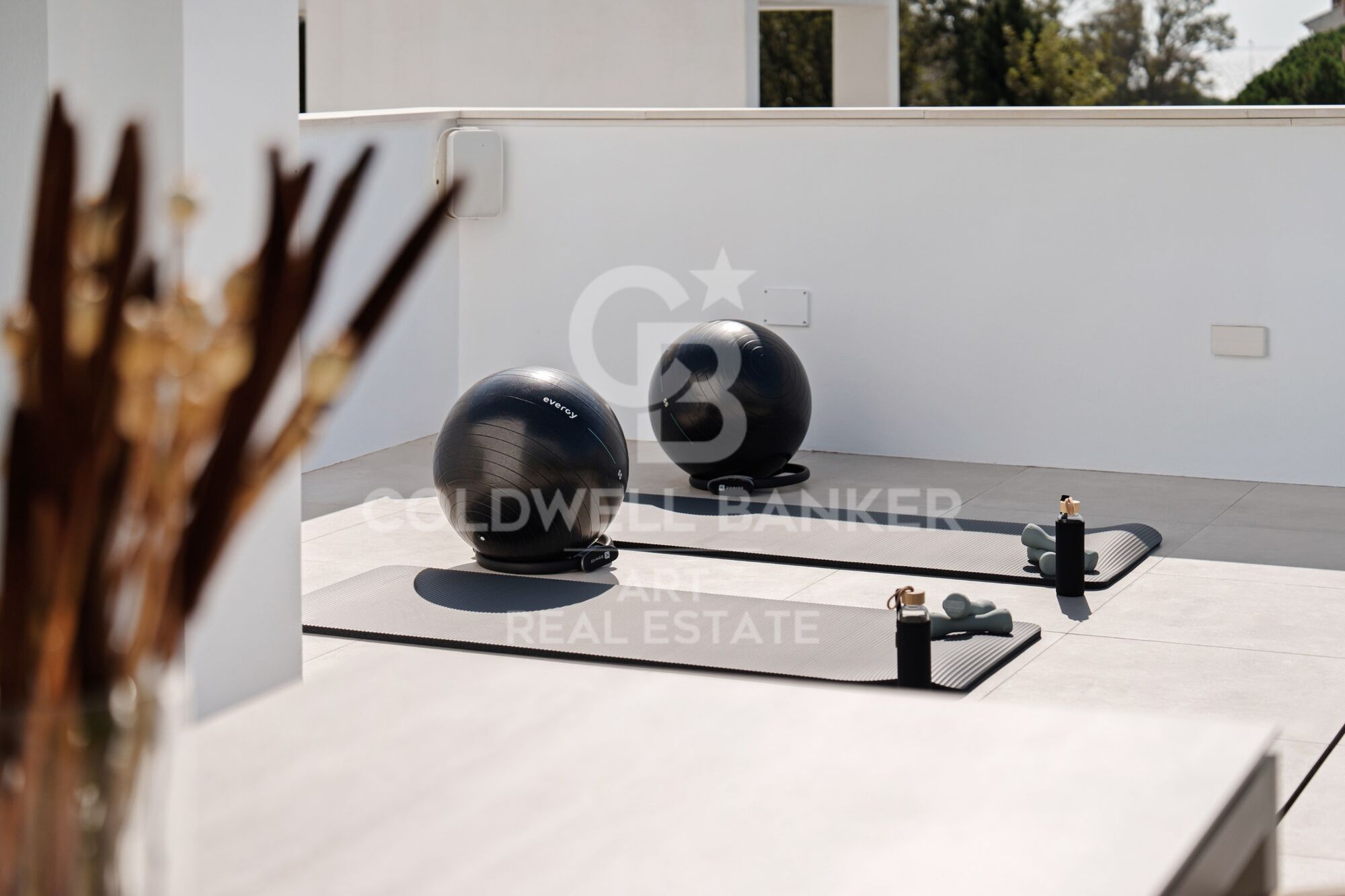 Villa contemporánea de lujo con piscina privada y vistas panorámicas en Nueva Andalucía, Marbella