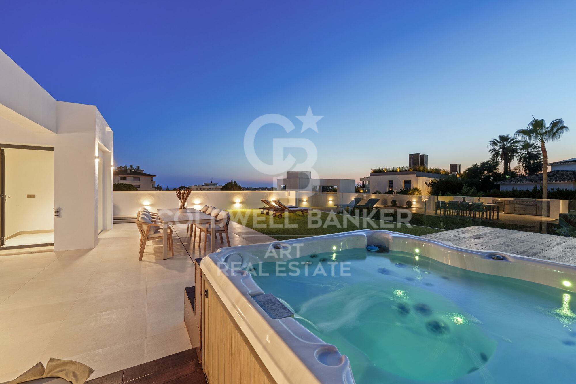 Villa contemporánea de lujo con piscina privada y vistas panorámicas en Nueva Andalucía, Marbella
