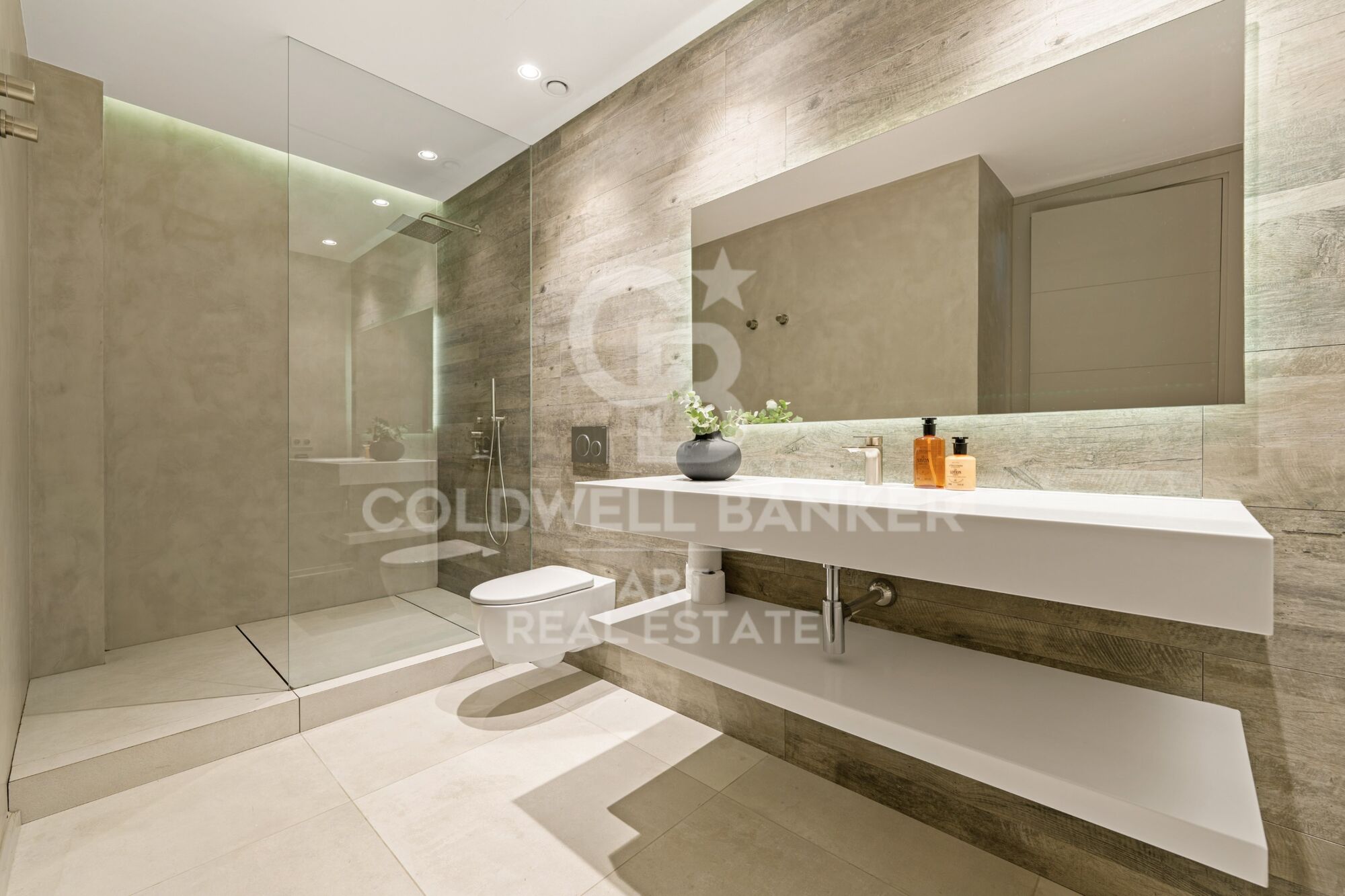 Luxuriöse zeitgenössische villa mit privatpool und panoramablick in Nueva Andalucía, Marbella