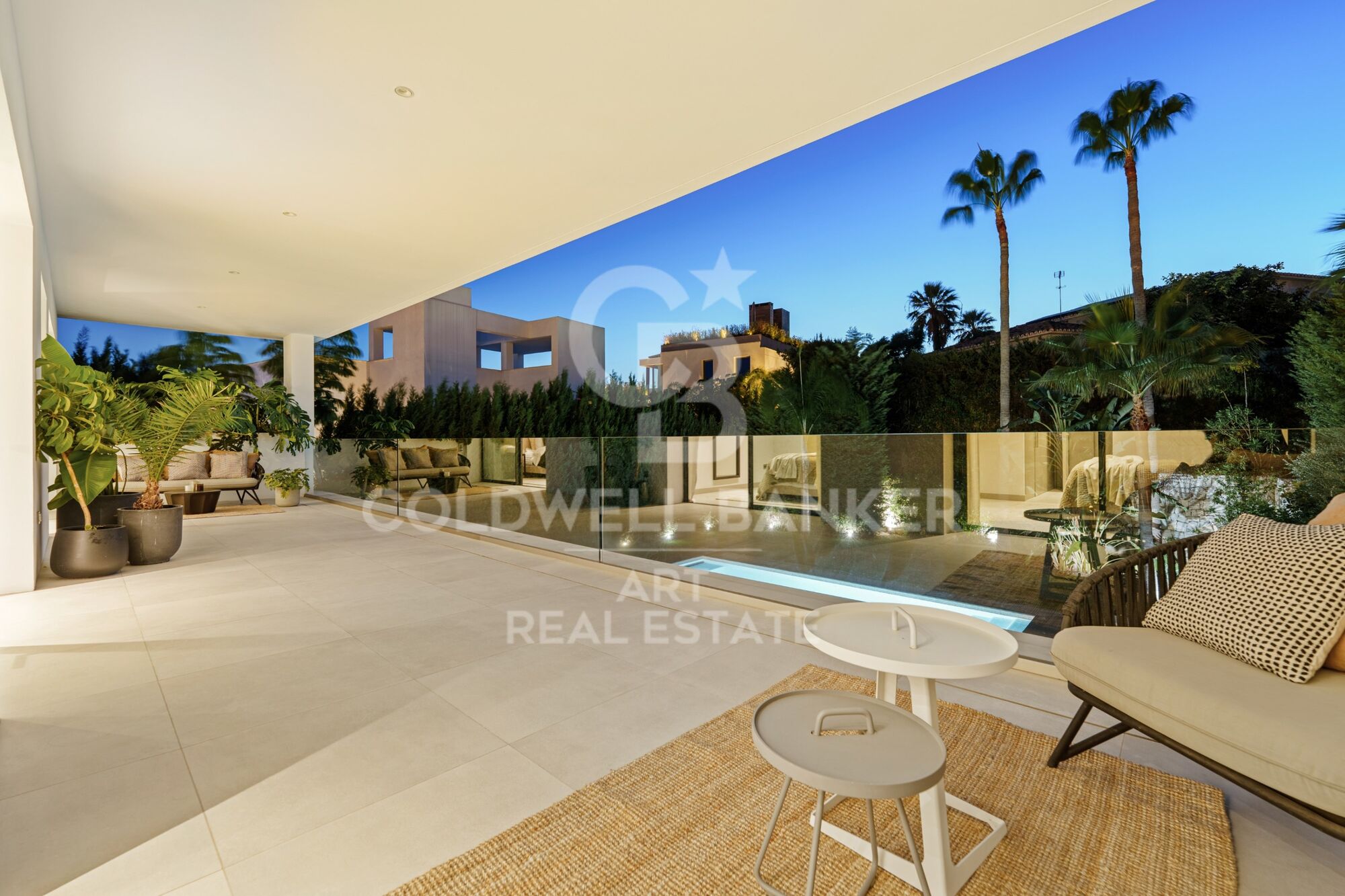 Luxuriöse zeitgenössische villa mit privatpool und panoramablick in Nueva Andalucía, Marbella