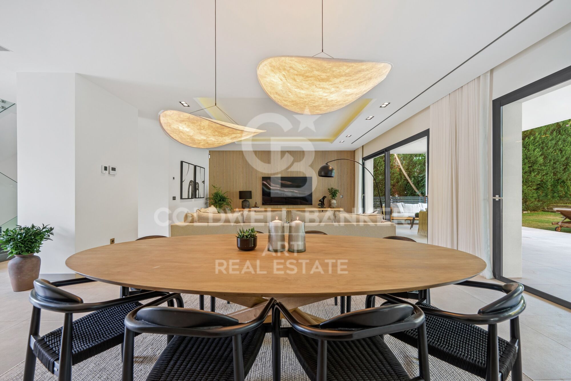 Villa contemporaine de luxe avec piscine privée et vues panoramiques à Nueva Andalucía, Marbella
