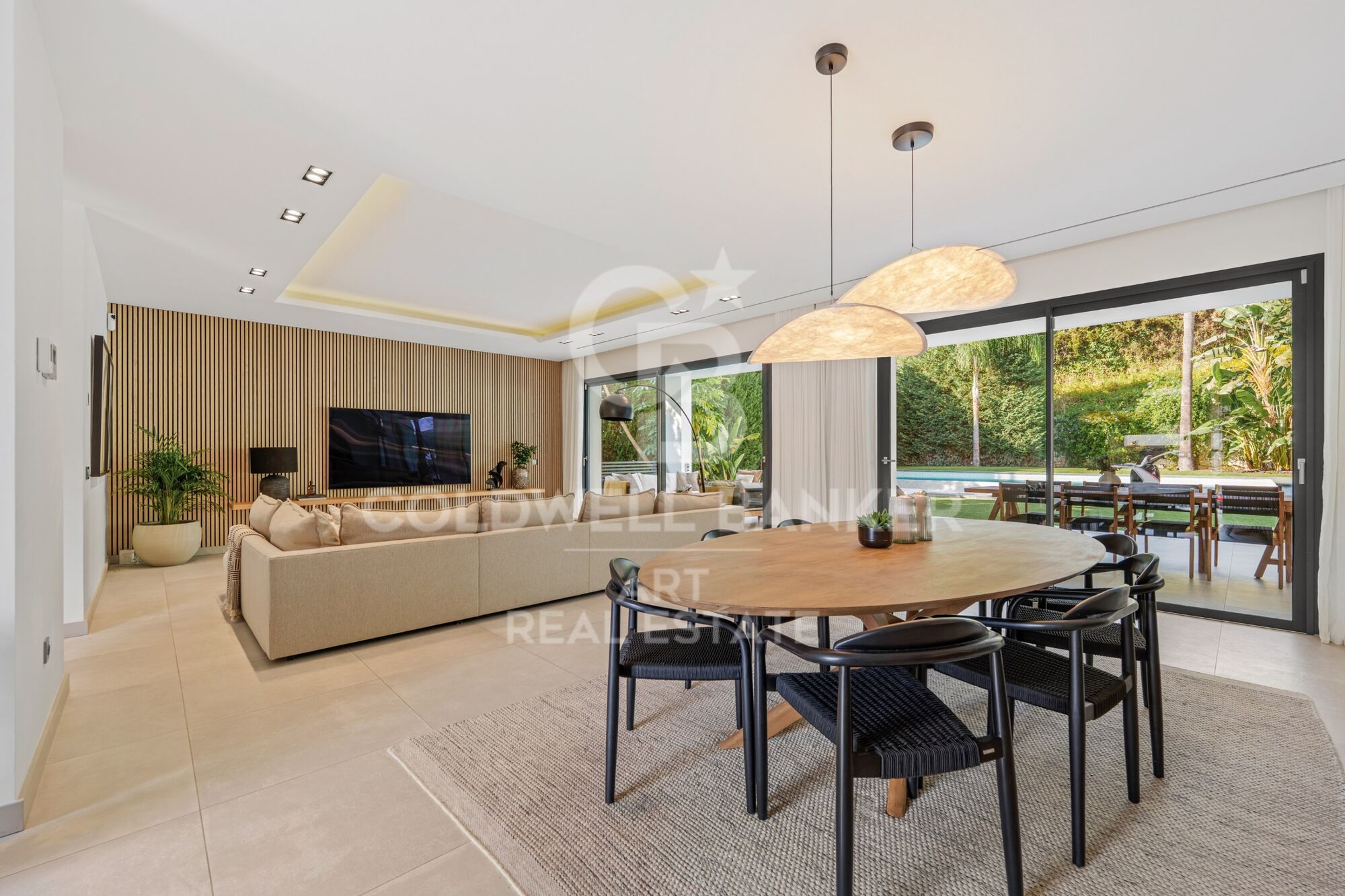 Villa contemporaine de luxe avec piscine privée et vues panoramiques à Nueva Andalucía, Marbella