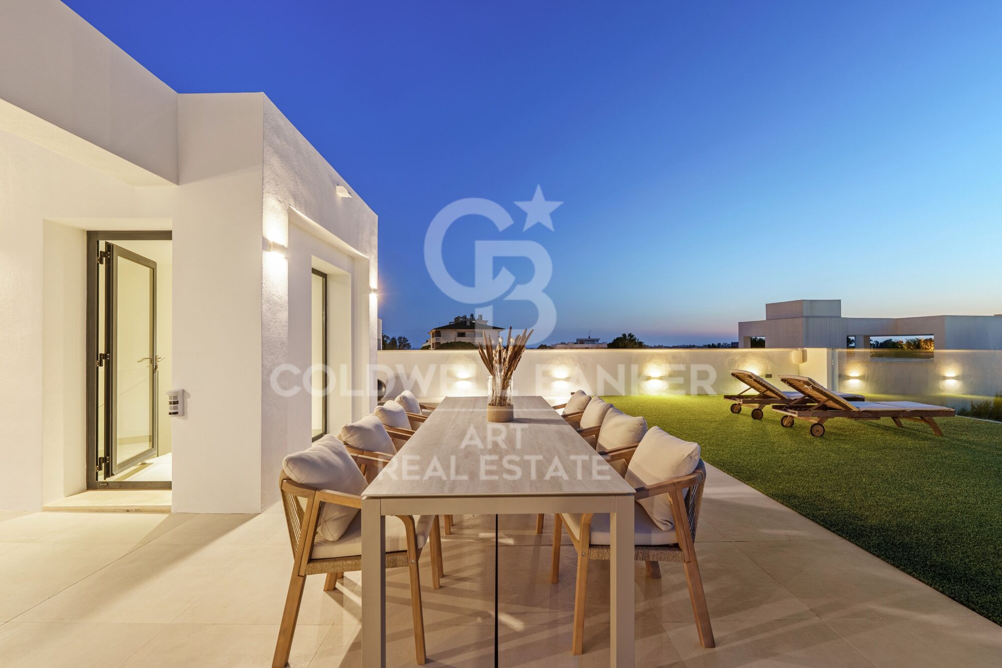 Villa contemporaine de luxe avec piscine privée et vues panoramiques à Nueva Andalucía, Marbella