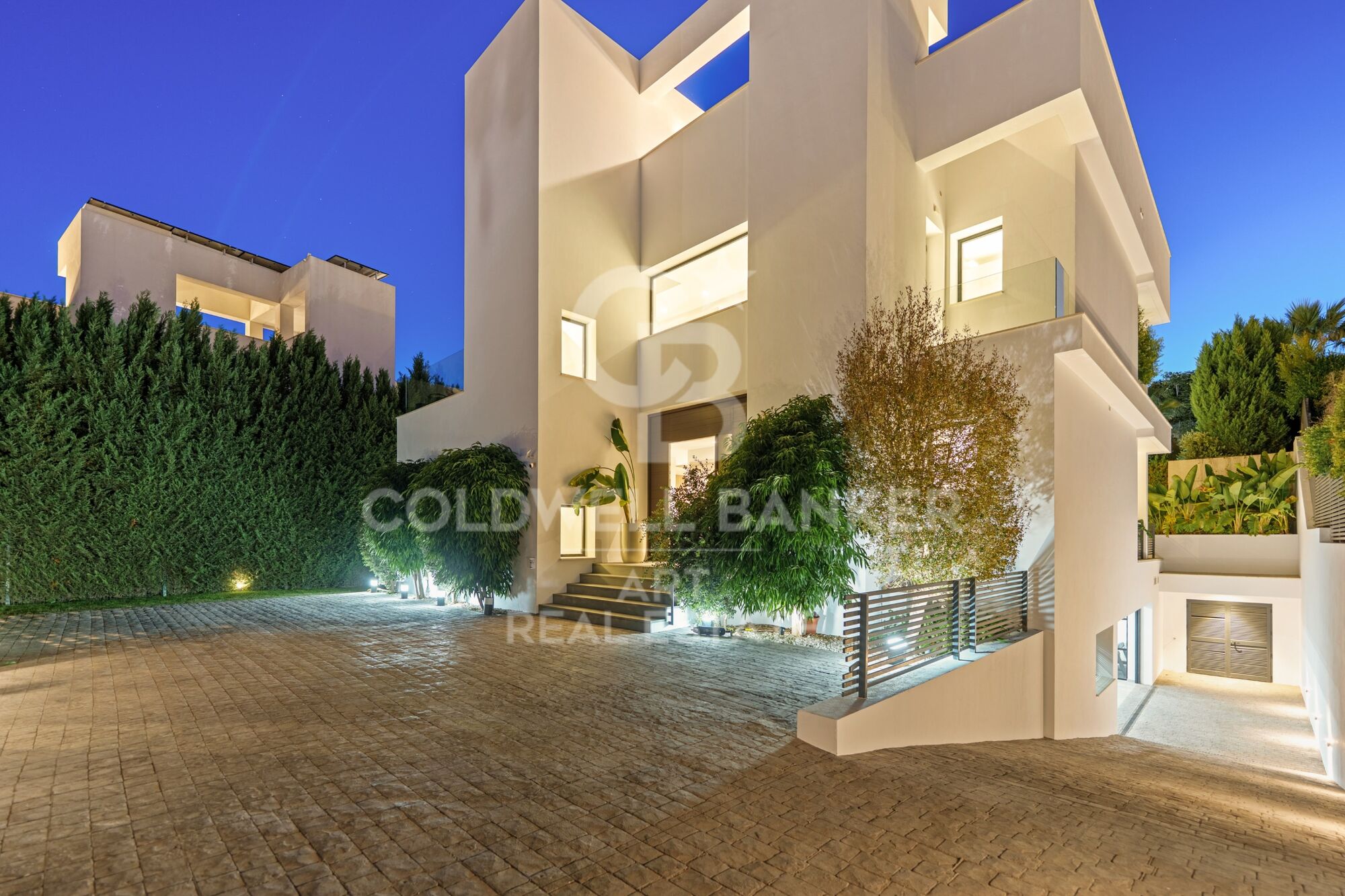 Villa contemporaine de luxe avec piscine privée et vues panoramiques à Nueva Andalucía, Marbella