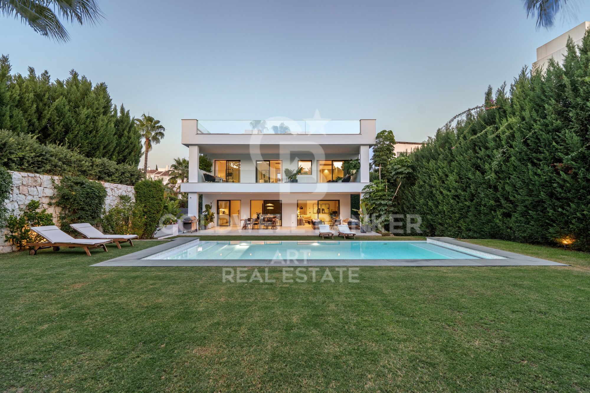 Luxuriöse zeitgenössische villa mit privatpool und panoramablick in Nueva Andalucía, Marbella