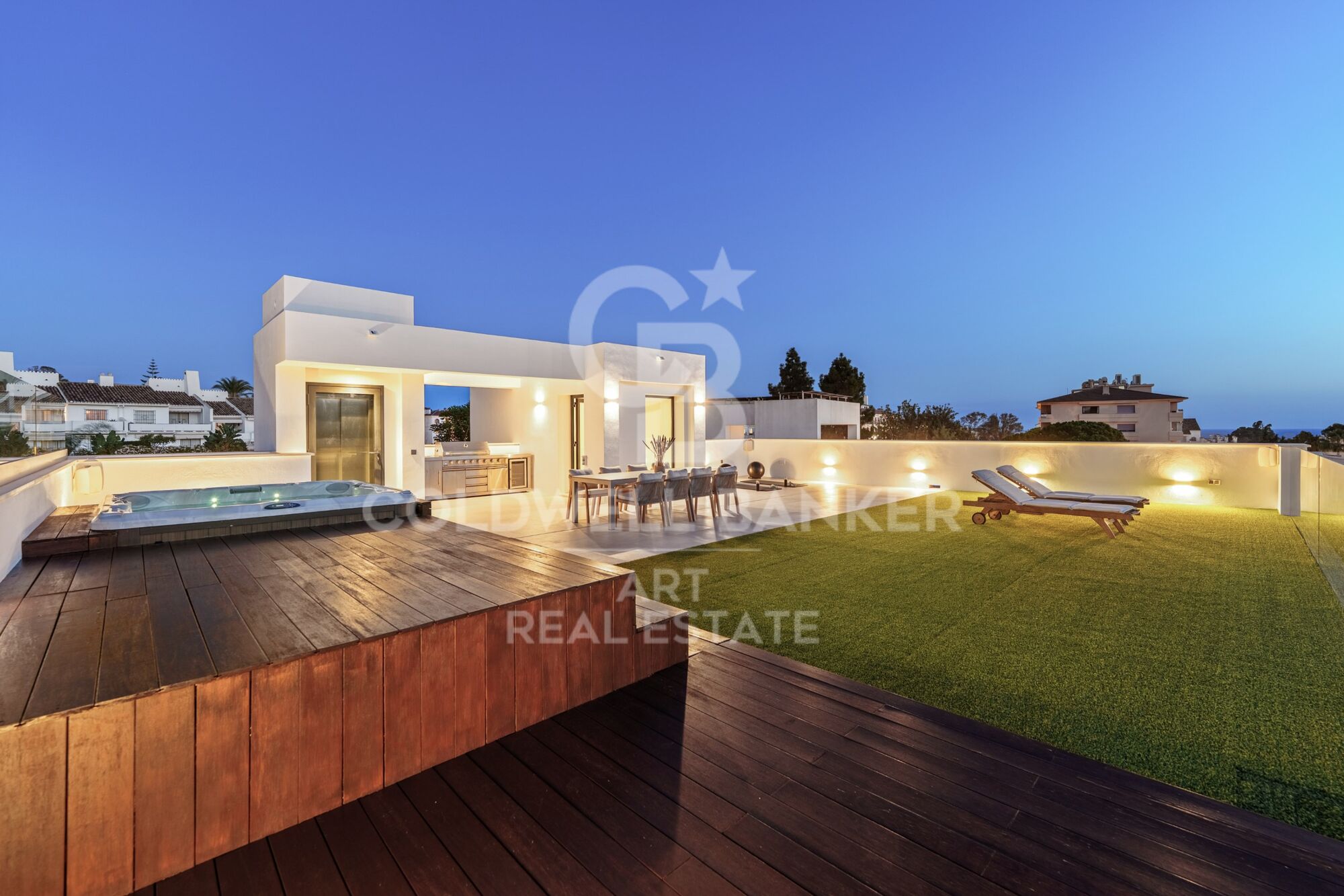 Luxuriöse zeitgenössische villa mit privatpool und panoramablick in Nueva Andalucía, Marbella