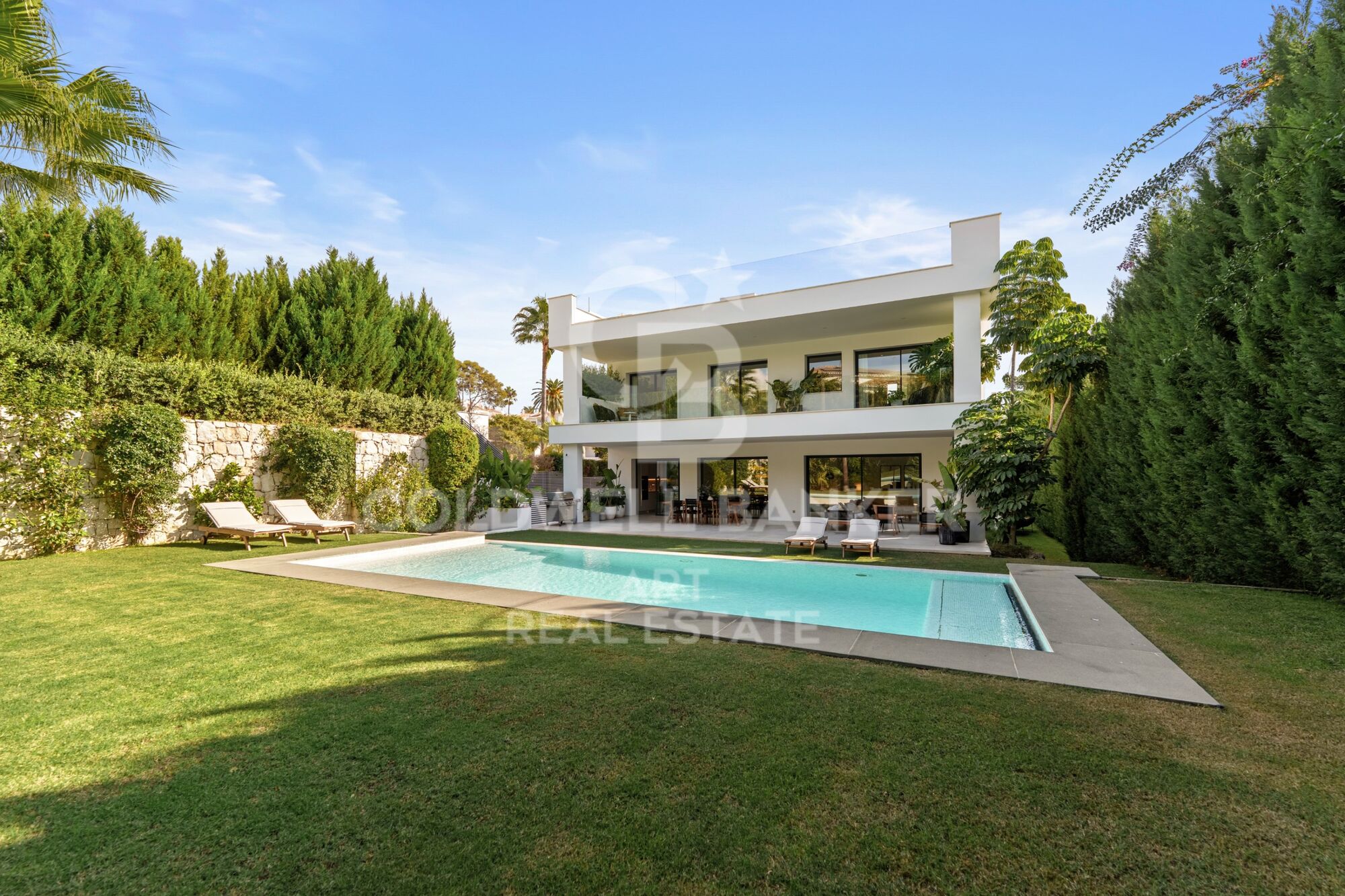 Luxuriöse zeitgenössische villa mit privatpool und panoramablick in Nueva Andalucía, Marbella