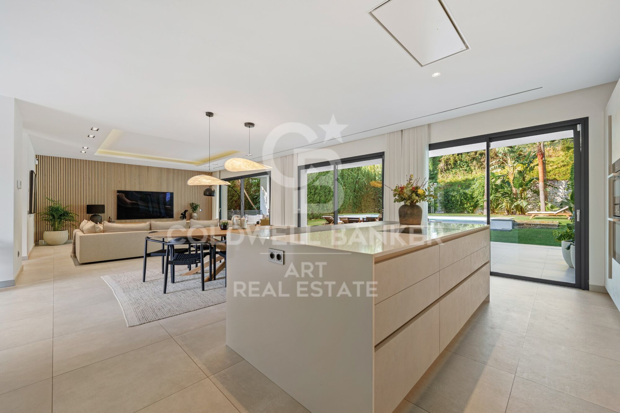 Luxuriöse zeitgenössische villa mit privatpool und panoramablick in Nueva Andalucía, Marbella
