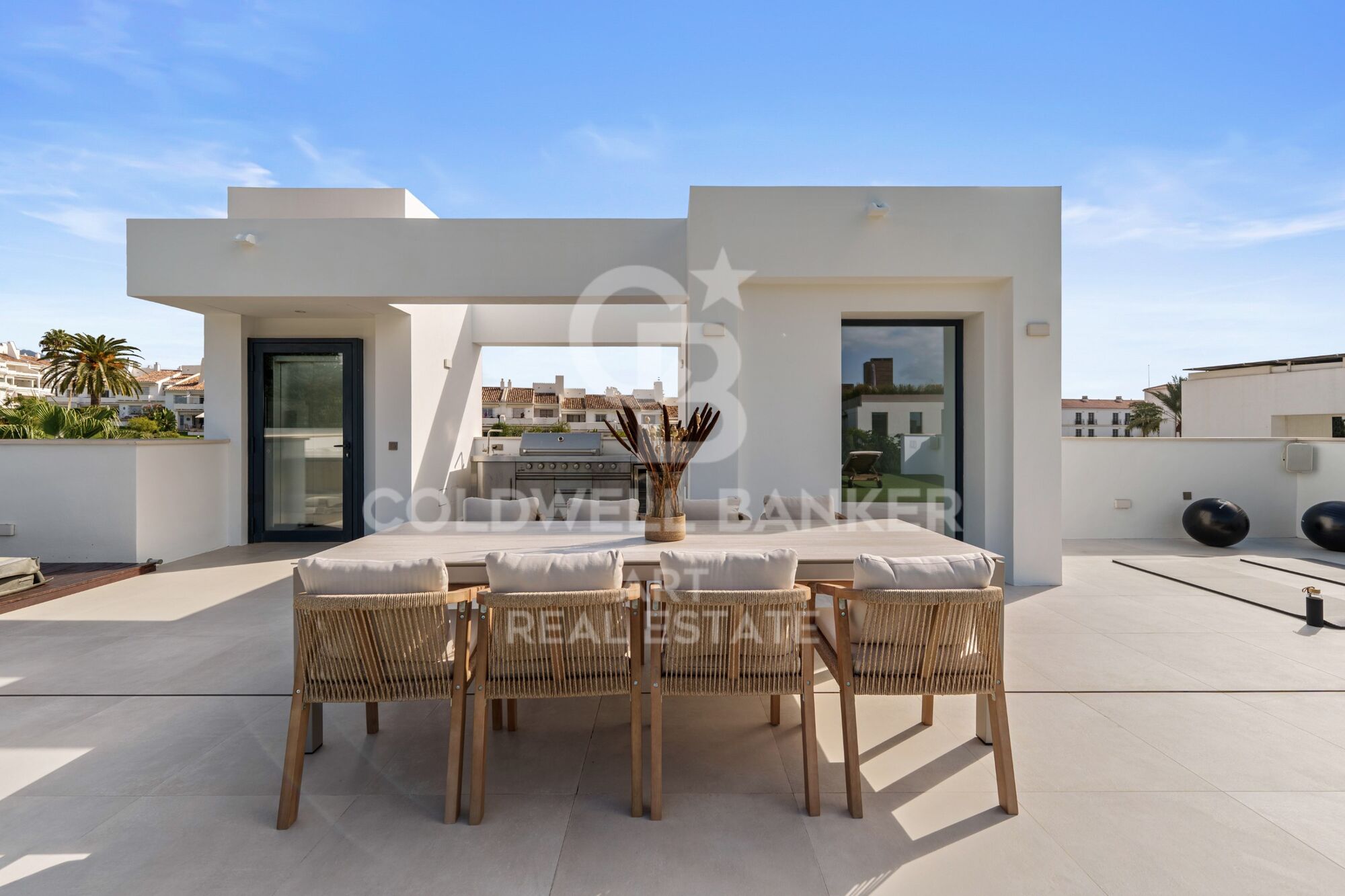 Luxuriöse zeitgenössische villa mit privatpool und panoramablick in Nueva Andalucía, Marbella