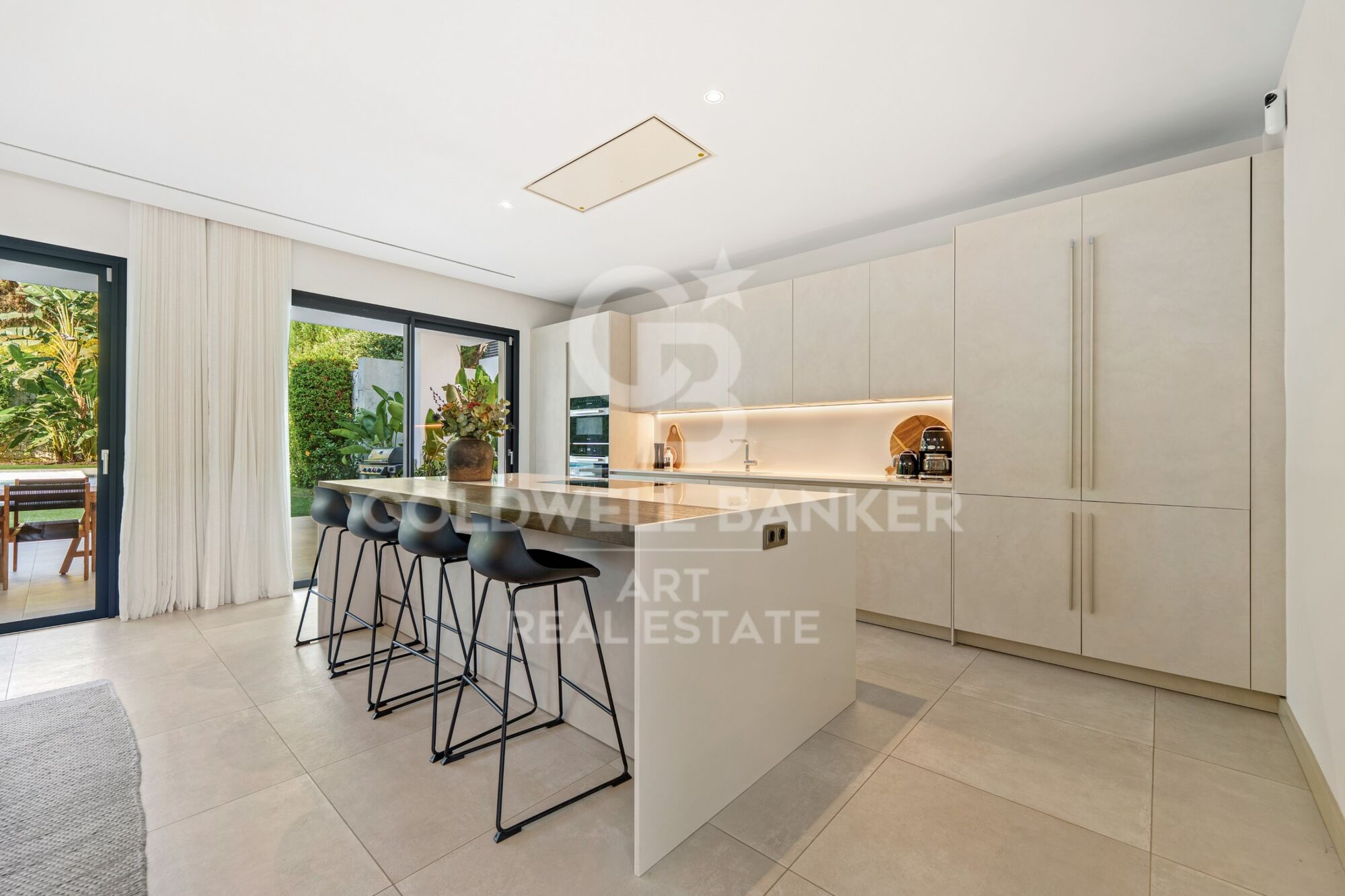 Luxuriöse zeitgenössische villa mit privatpool und panoramablick in Nueva Andalucía, Marbella