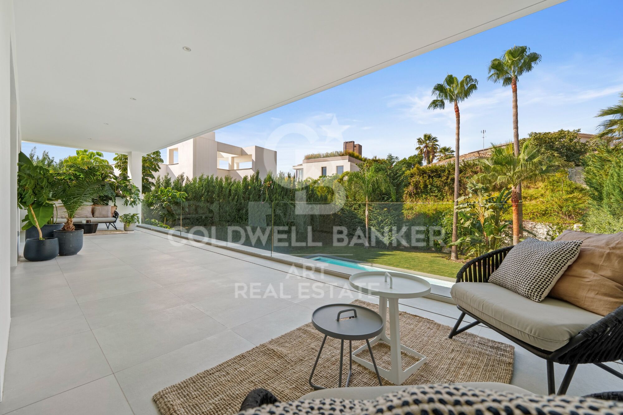 Luxuriöse zeitgenössische villa mit privatpool und panoramablick in Nueva Andalucía, Marbella