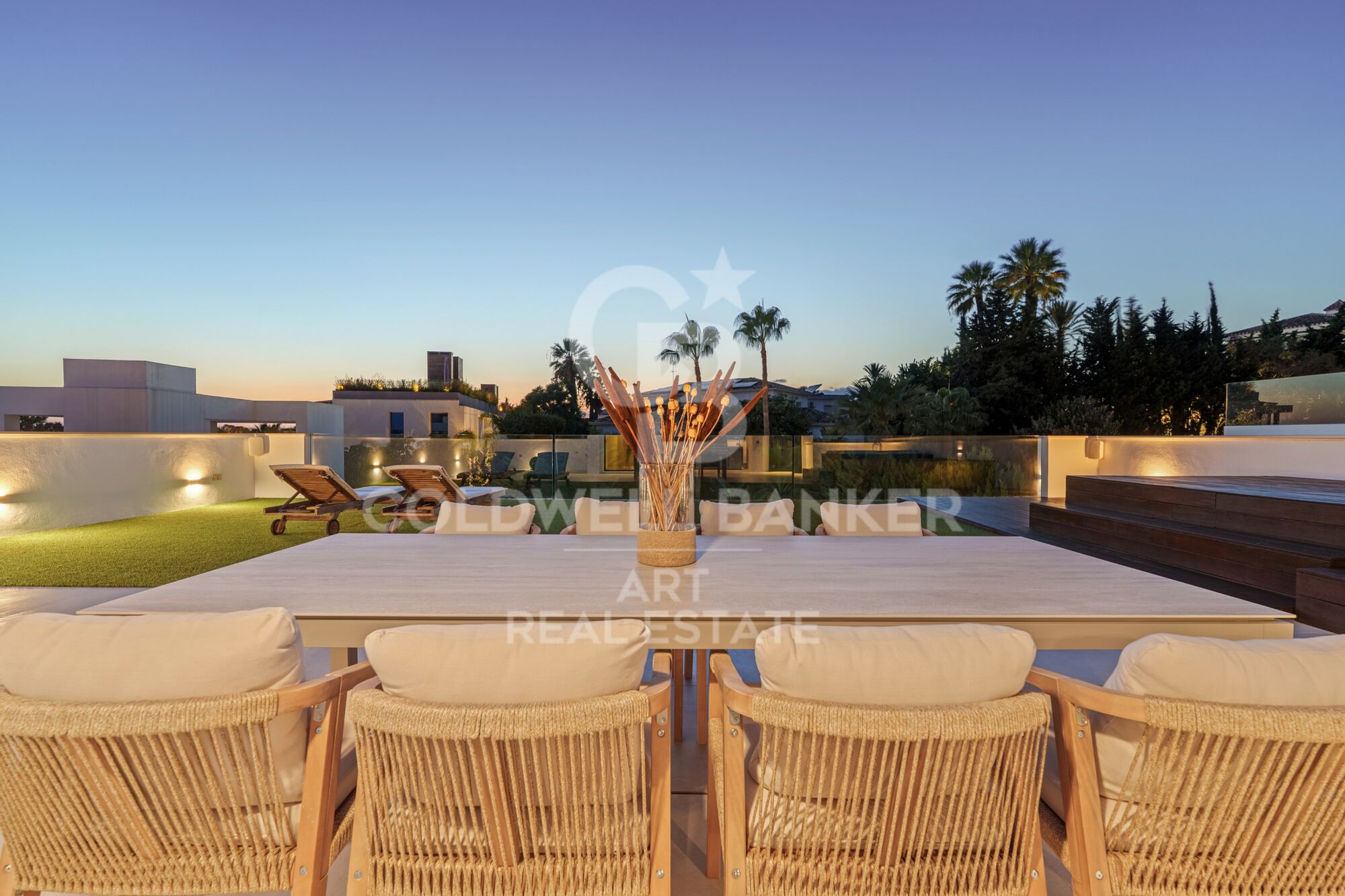 Luxuriöse zeitgenössische villa mit privatpool und panoramablick in Nueva Andalucía, Marbella