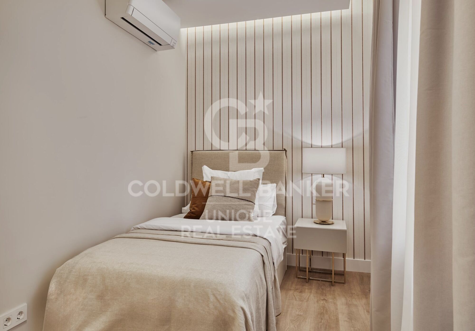Renovated exterior apartment with three bedrooms in Goya, Madrid.