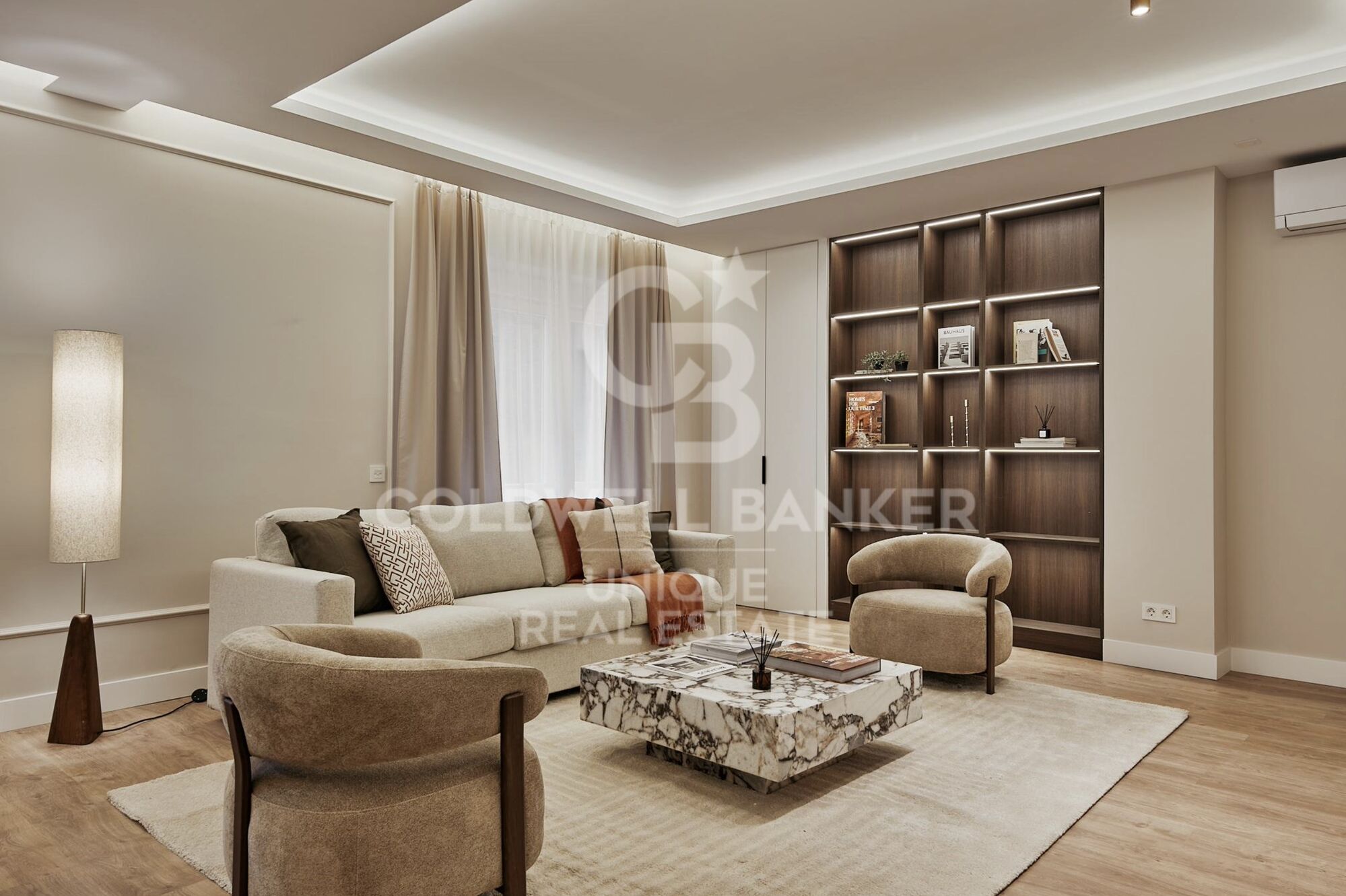 Renovierte Außenwohnung mit drei Schlafzimmern in Goya, Madrid.