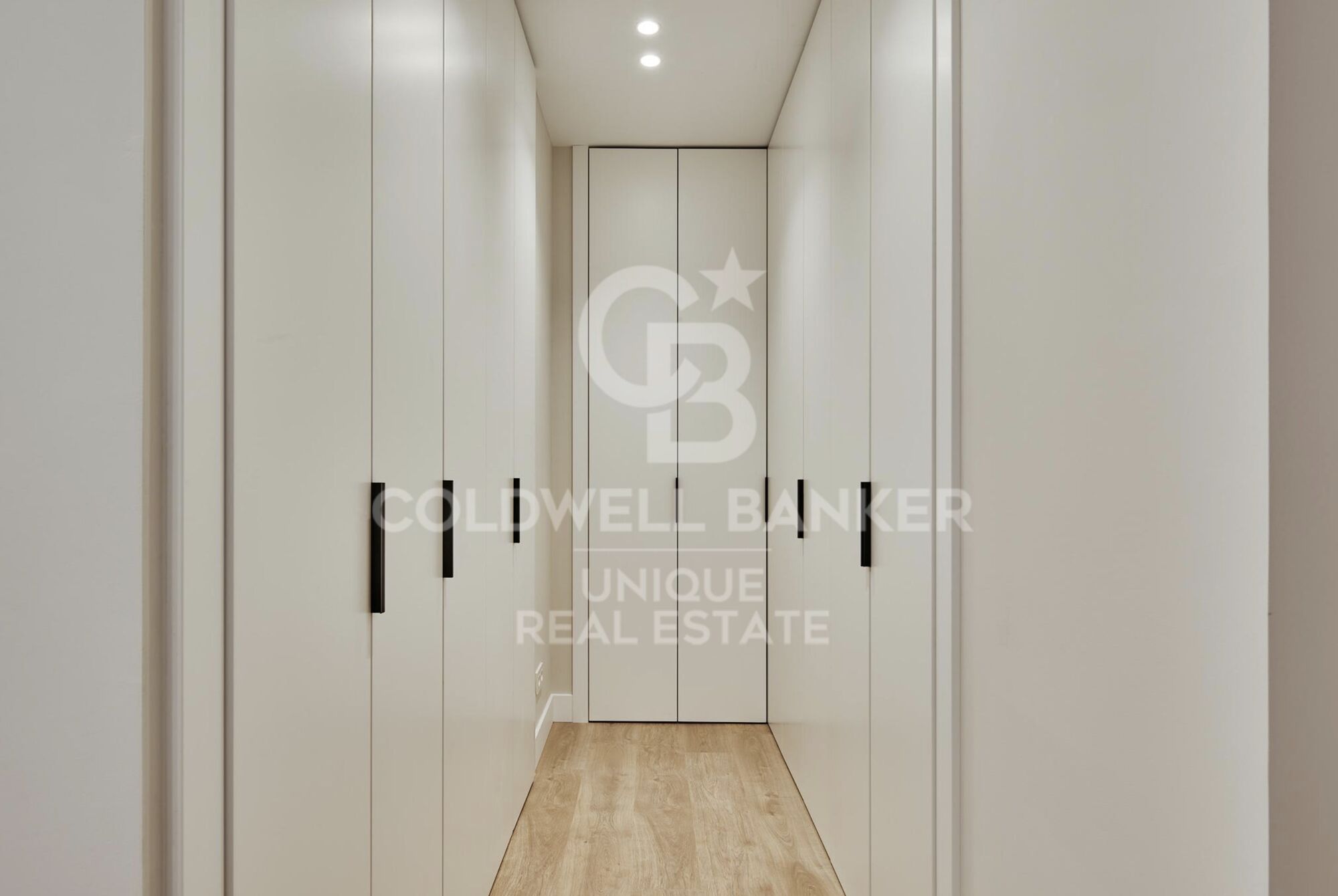 Renovated exterior apartment with three bedrooms in Goya, Madrid.