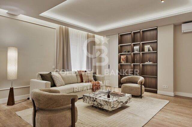 Appartement extérieur rénové avec trois chambres à Goya, Madrid.