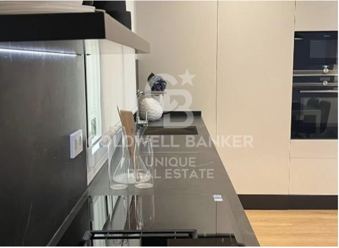 Renovated exterior flat in Almagro, Madrid