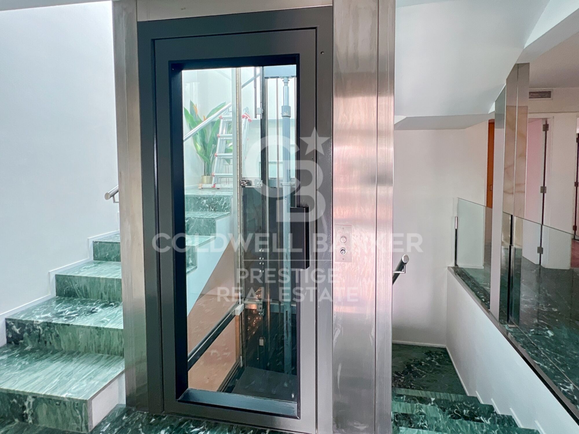 Triplex penthouse with swimming pool and multiple terraces in Sant Gervasi Galvany