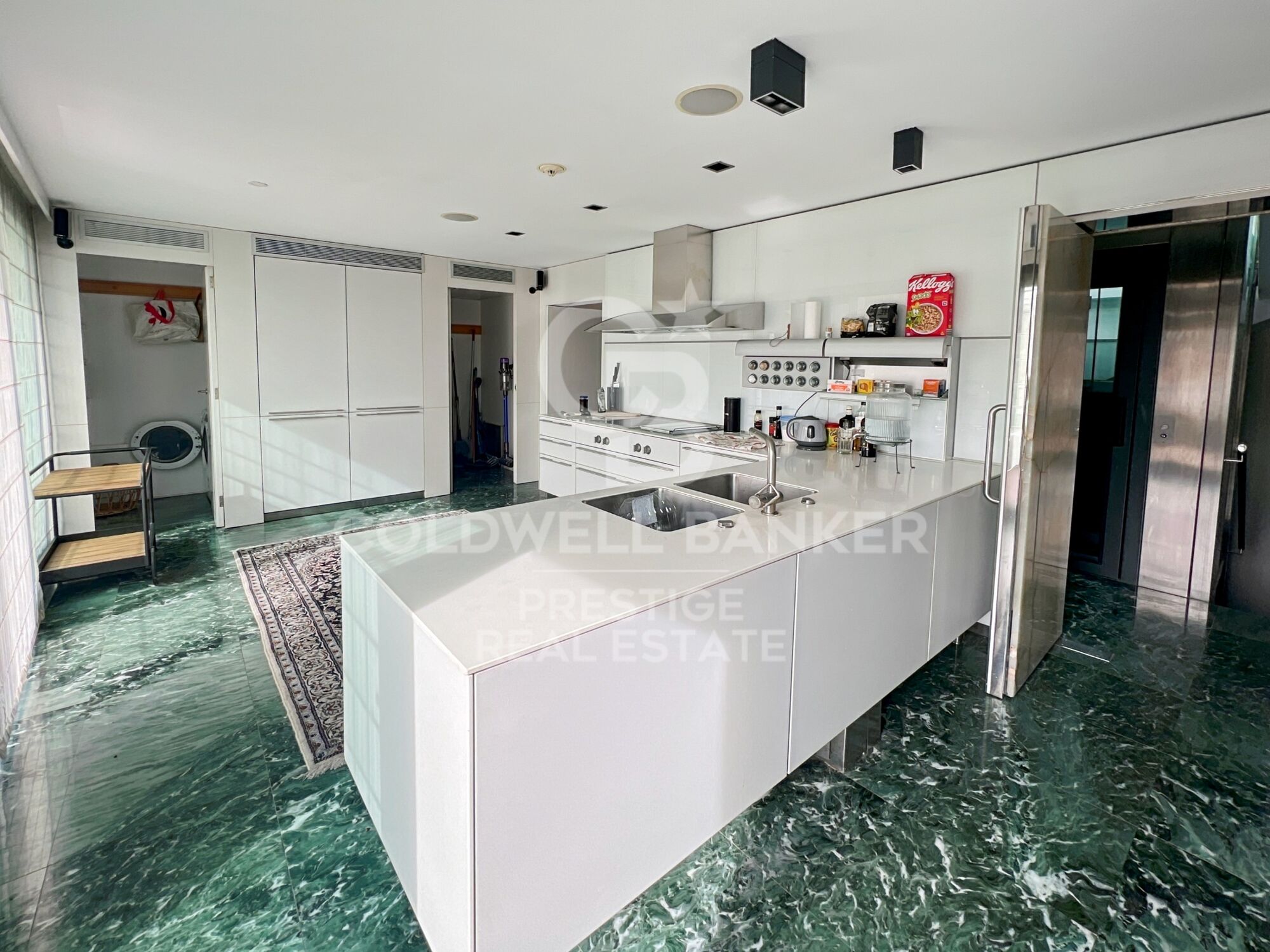 Triplex penthouse with swimming pool and multiple terraces in Sant Gervasi Galvany