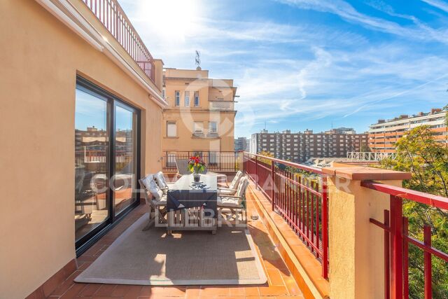 Ideal flat with perimeter terrace for sale in Les Corts