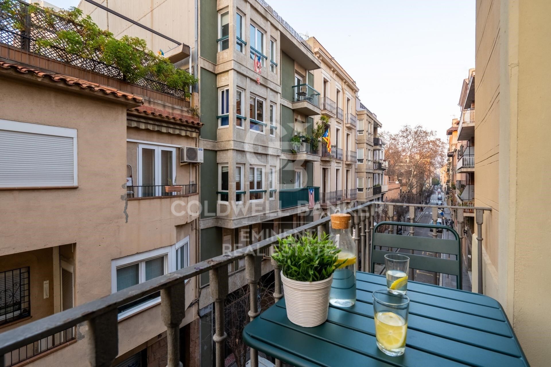 Luminoso piso en venta en Vila de Gracia