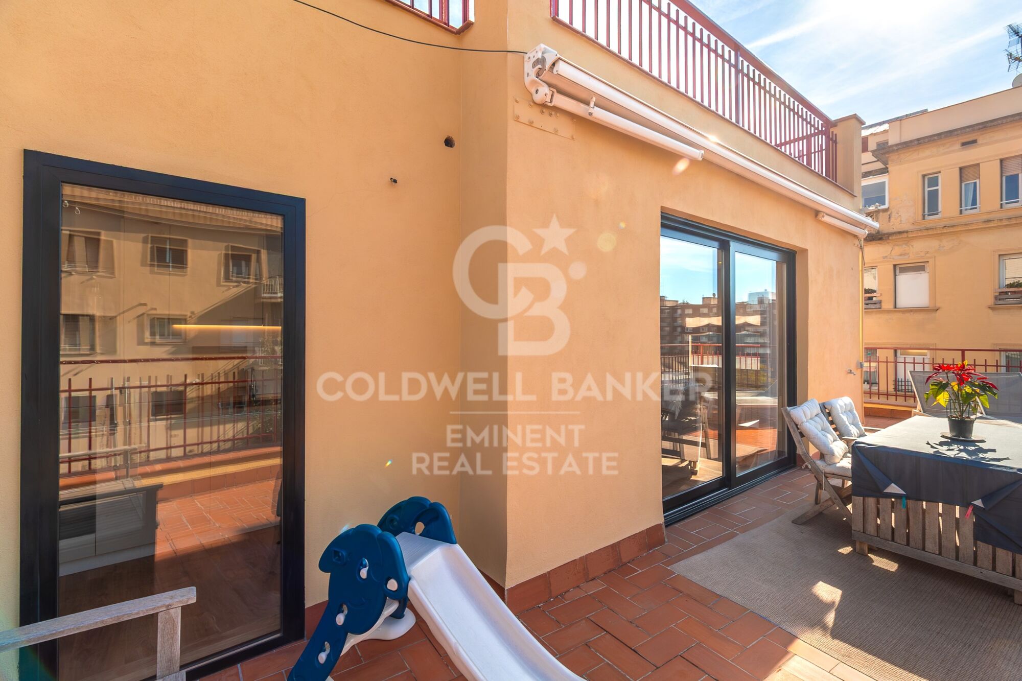 Encantador ático esquinero con terraza de 40m² en Les Corts Junto el Corte Inglés de Diagonal