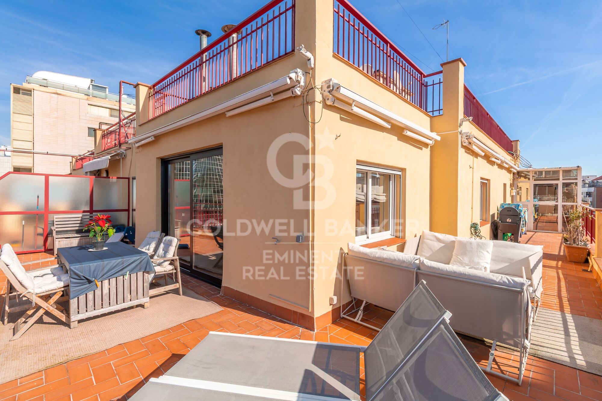 Encantador ático esquinero con terraza de 40m² en Les Corts Junto el Corte Inglés de Diagonal