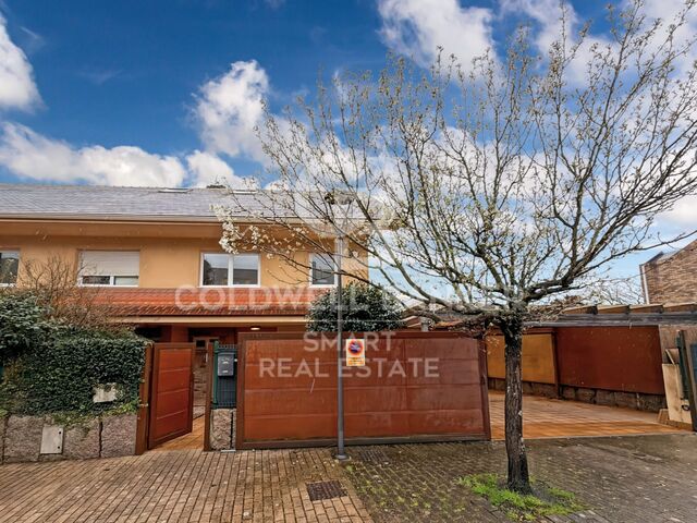 Chalet pareado en esquina en Icaria II, Perillo