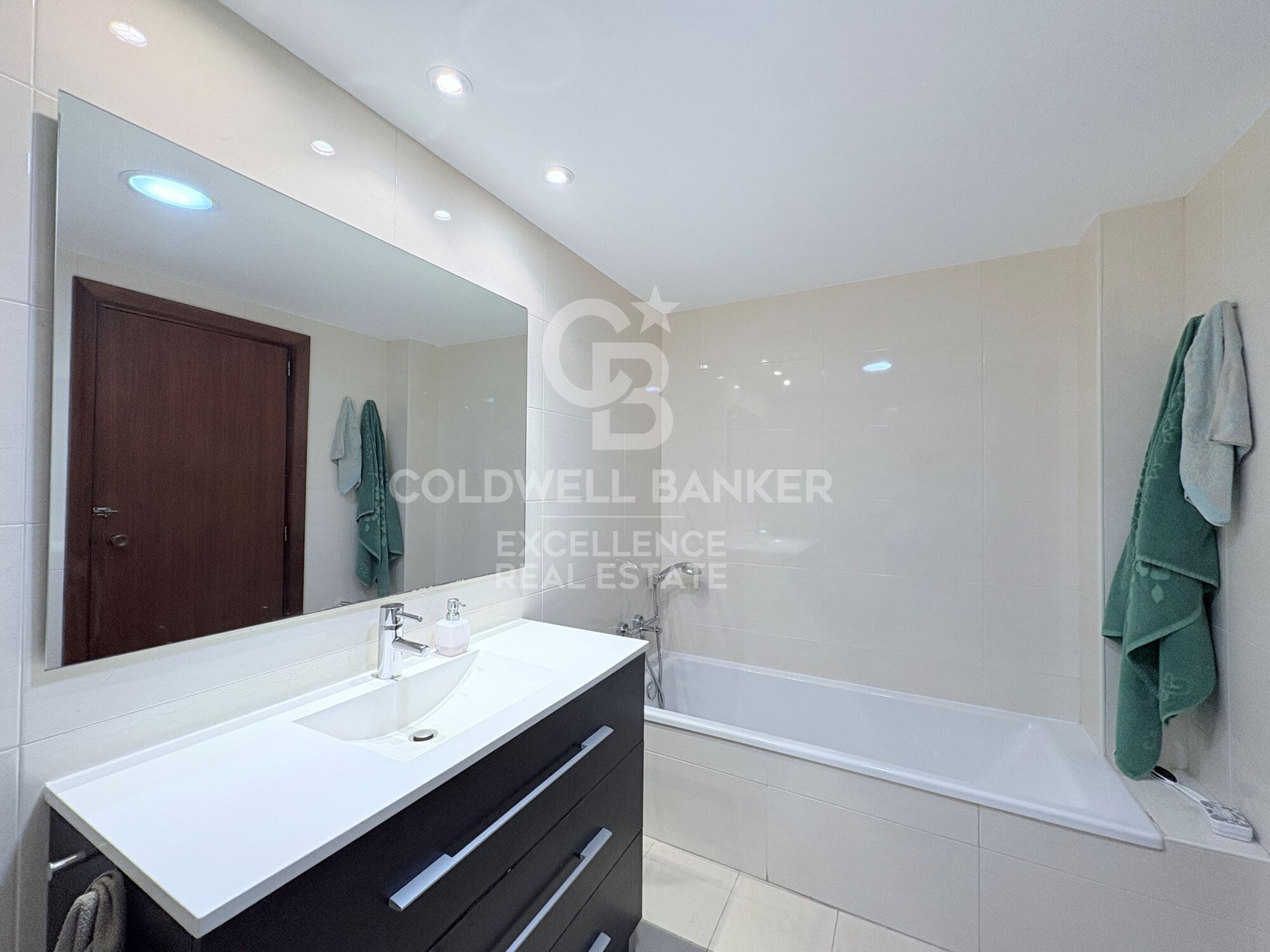 Luminoso piso con terraza en El Pla del Real