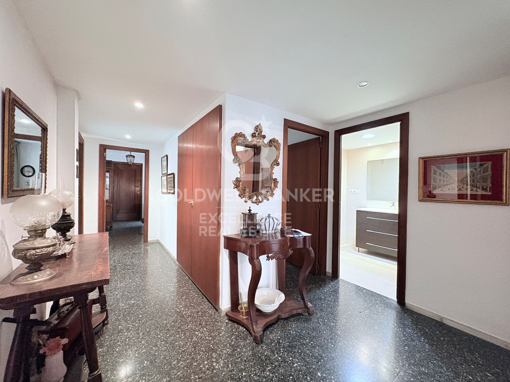 Luminoso piso con terraza en El Pla del Real