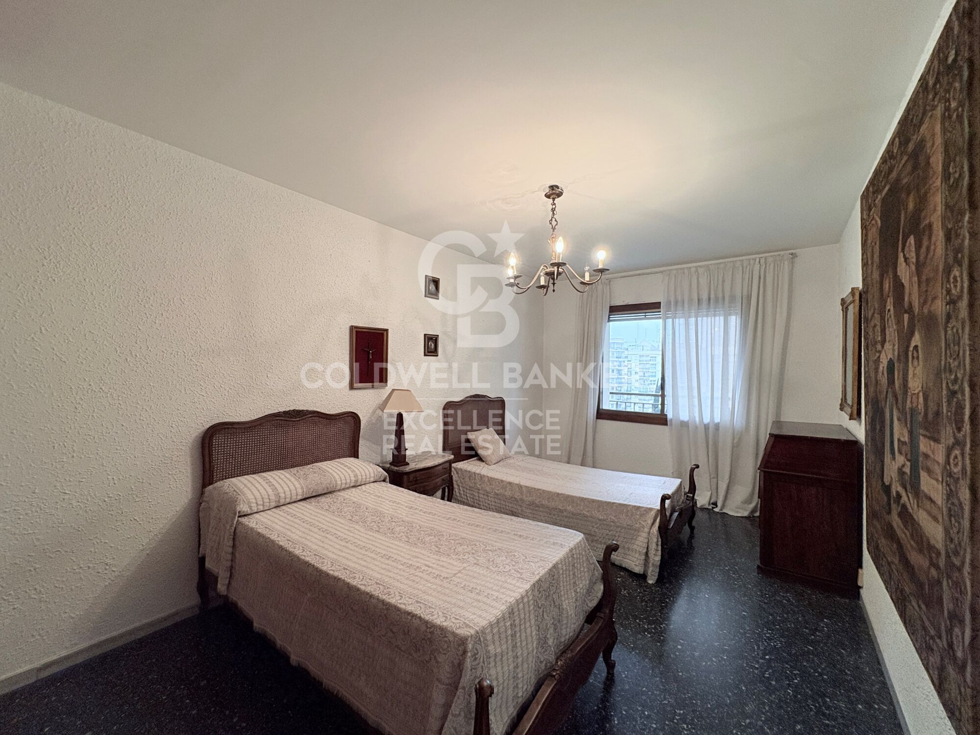 Luminoso piso con terraza en El Pla del Real