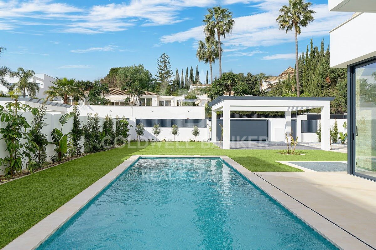 Moderne schlüsselfertige Villa in Monte Biarritz - Nueva Atalaya (Estepona)