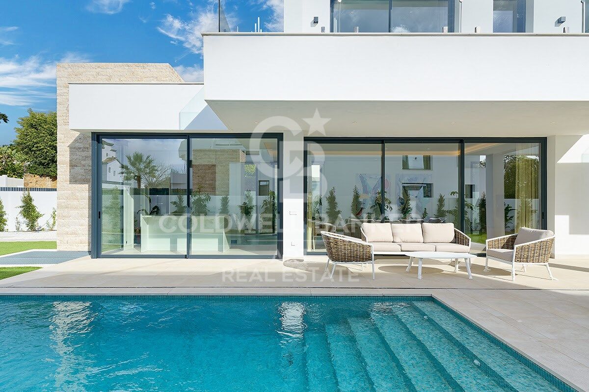 Modern turnkey villa in Monte Biarritz - Nueva Atalaya (Estepona)