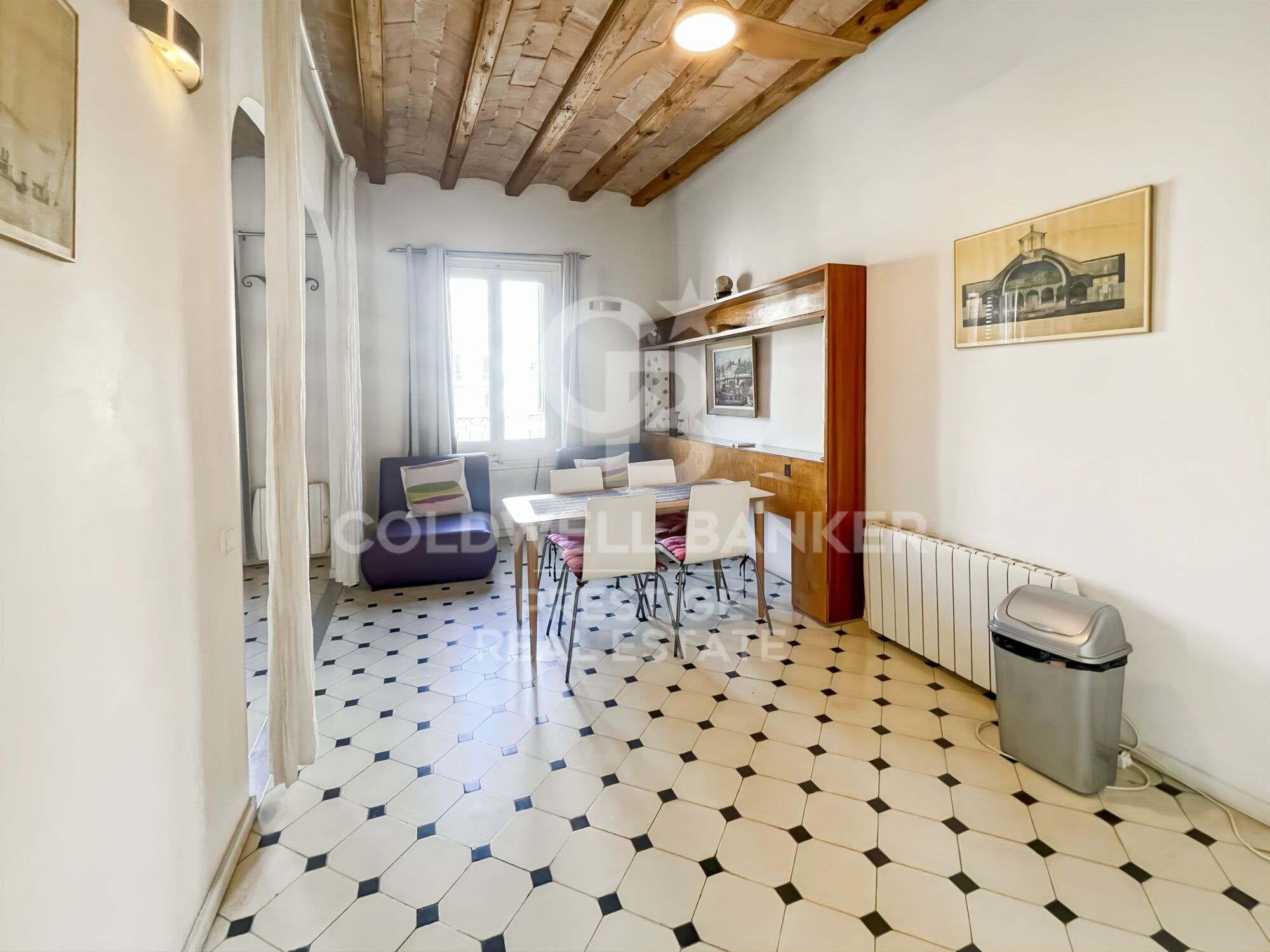 Penthouse with tourist license and 20 m² terrace 30 meters from Passeig de Gràcia, Barcelona